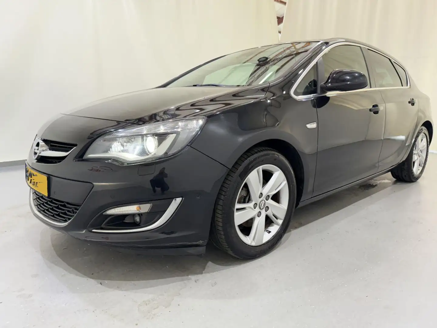 Opel Astra 5-Drs 1.6 CDTi Sport+ Navi/Clima Zwart - 2