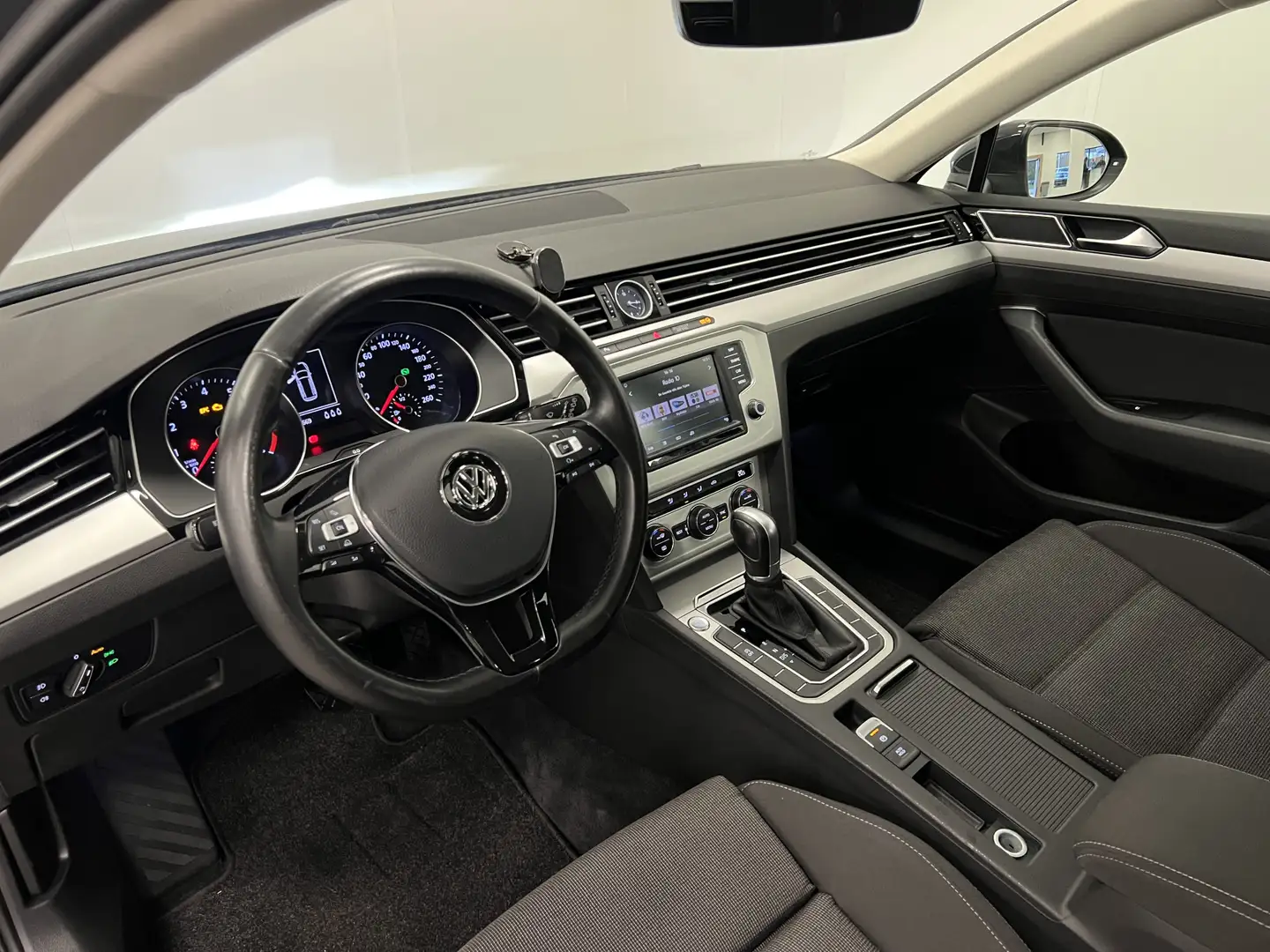 Volkswagen Passat Variant 1.4 TSI ACT 150PK / AUTOMAAT / HIGHLINE / Connecte Gris - 2