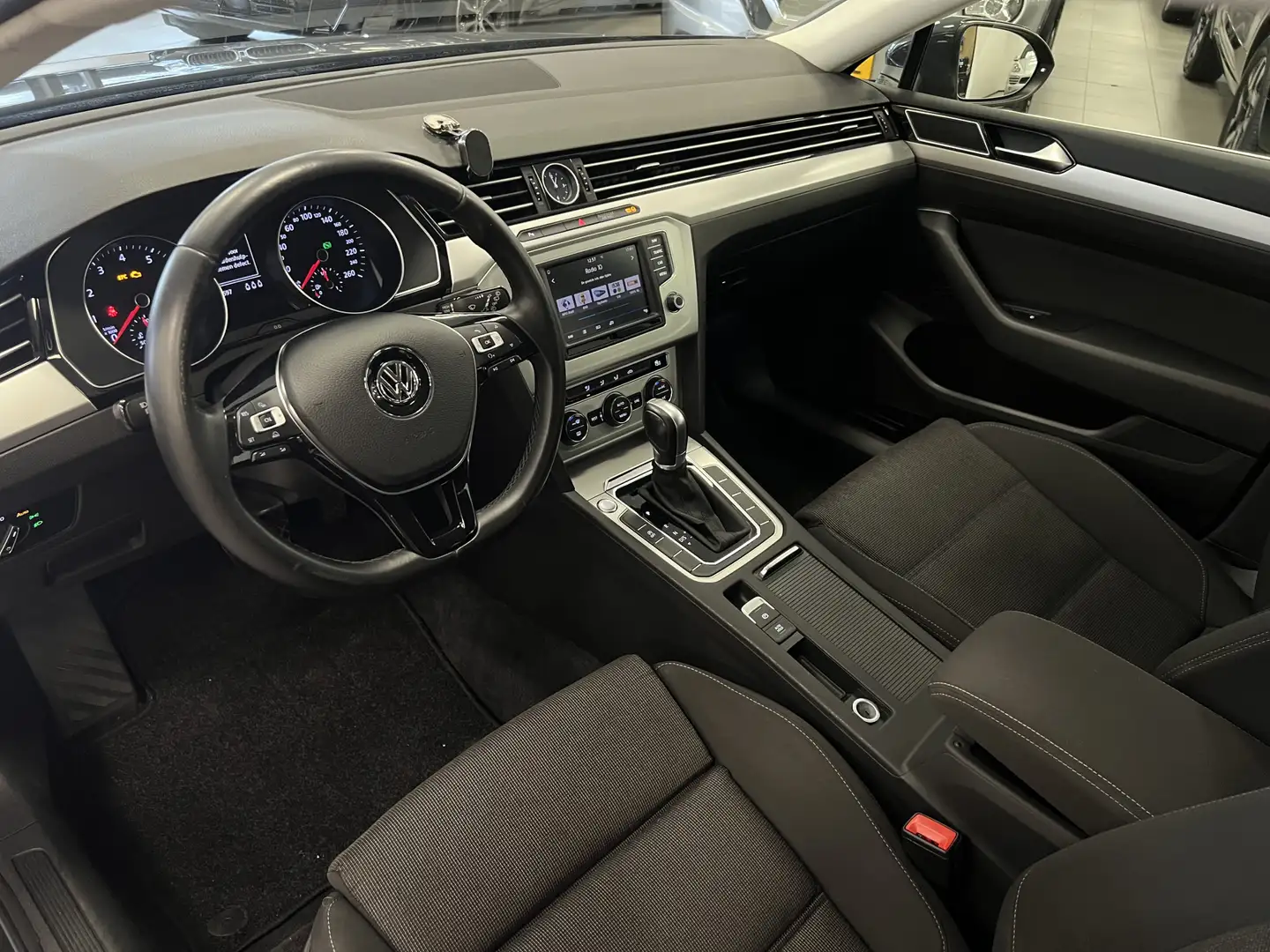 Volkswagen Passat Variant 1.4 TSI ACT 150PK / AUTOMAAT / HIGHLINE / Connecte Grijs - 2