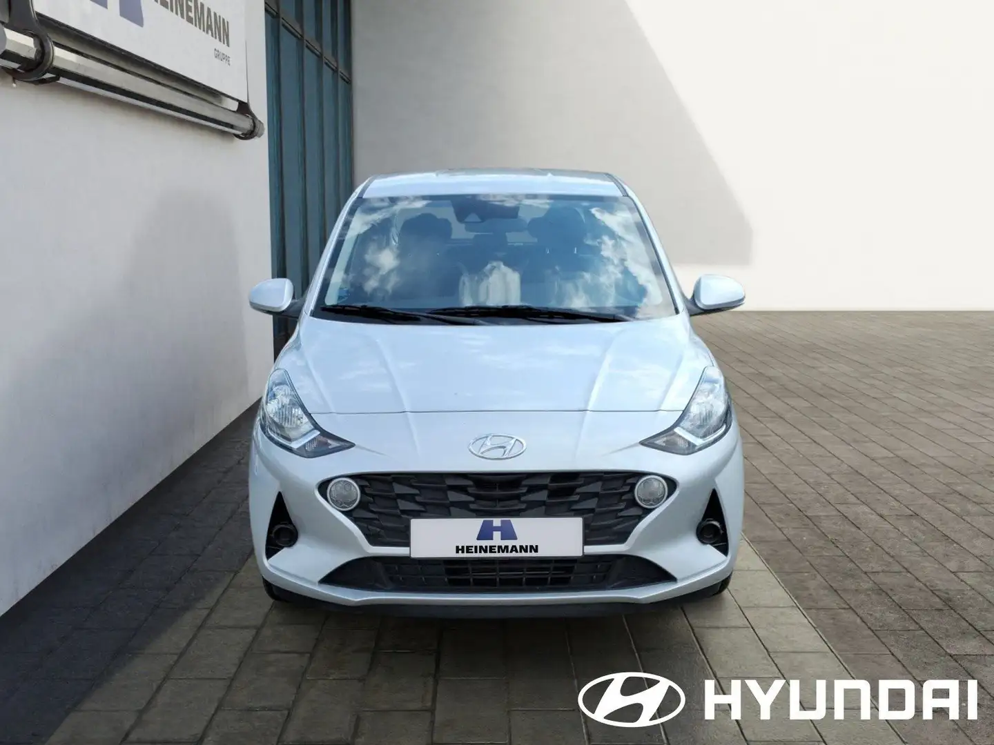 Hyundai i10 1.2 Trend Automatik Klima Sitzh. PDC Silber - 2