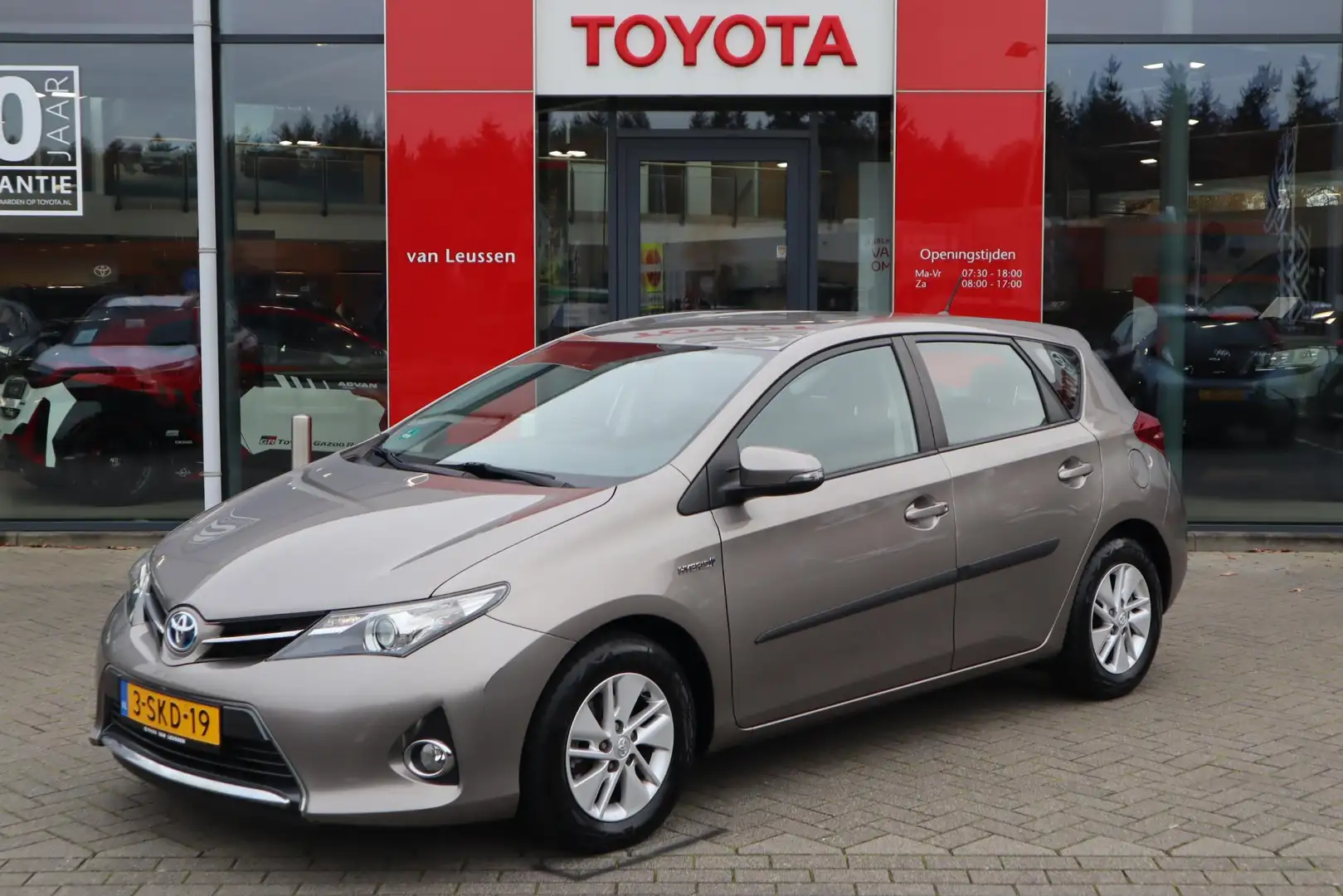 Toyota Auris 1.8 HYBRID ASPIRATION CLIMA CRUISE 15" LM-VELGEN B Brun - 1