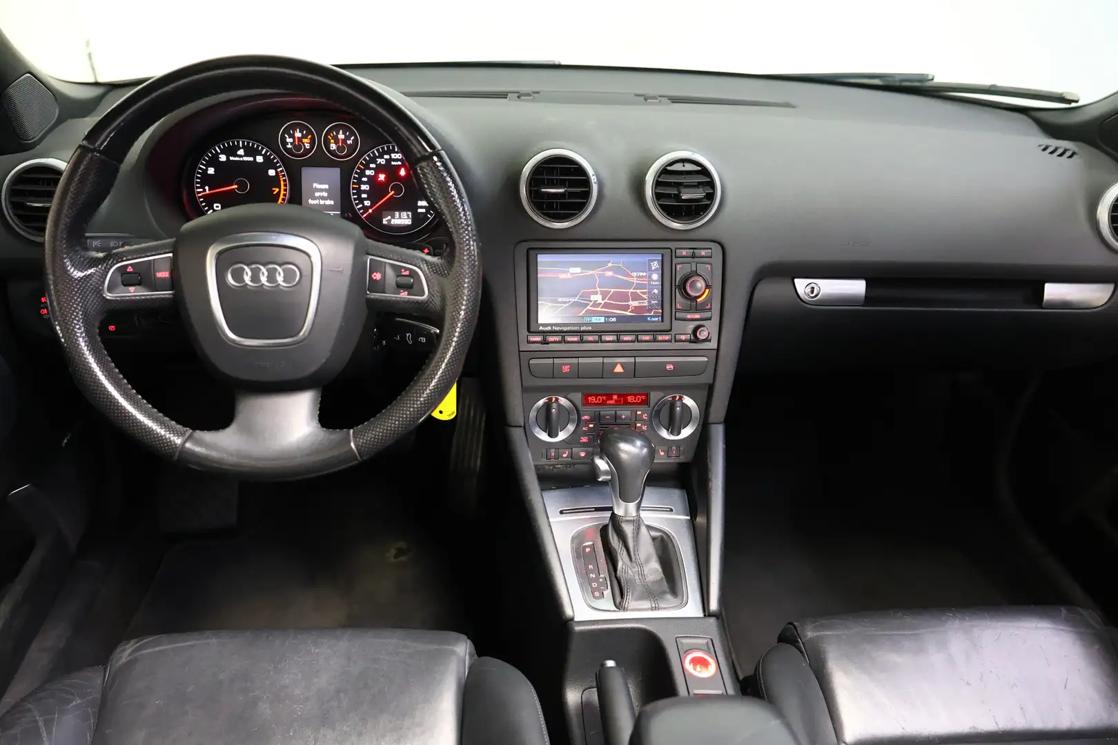 Audi A3 Cabriolet 2.0 TFSI 200pk S-Tronic BOSE LEDER XENON Wit - 2