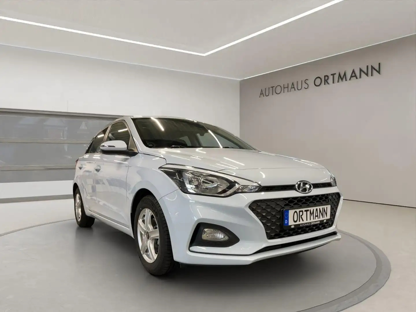 Hyundai i20 1.2 Benzin "Select" 2WD 5-Gang Blau - 1