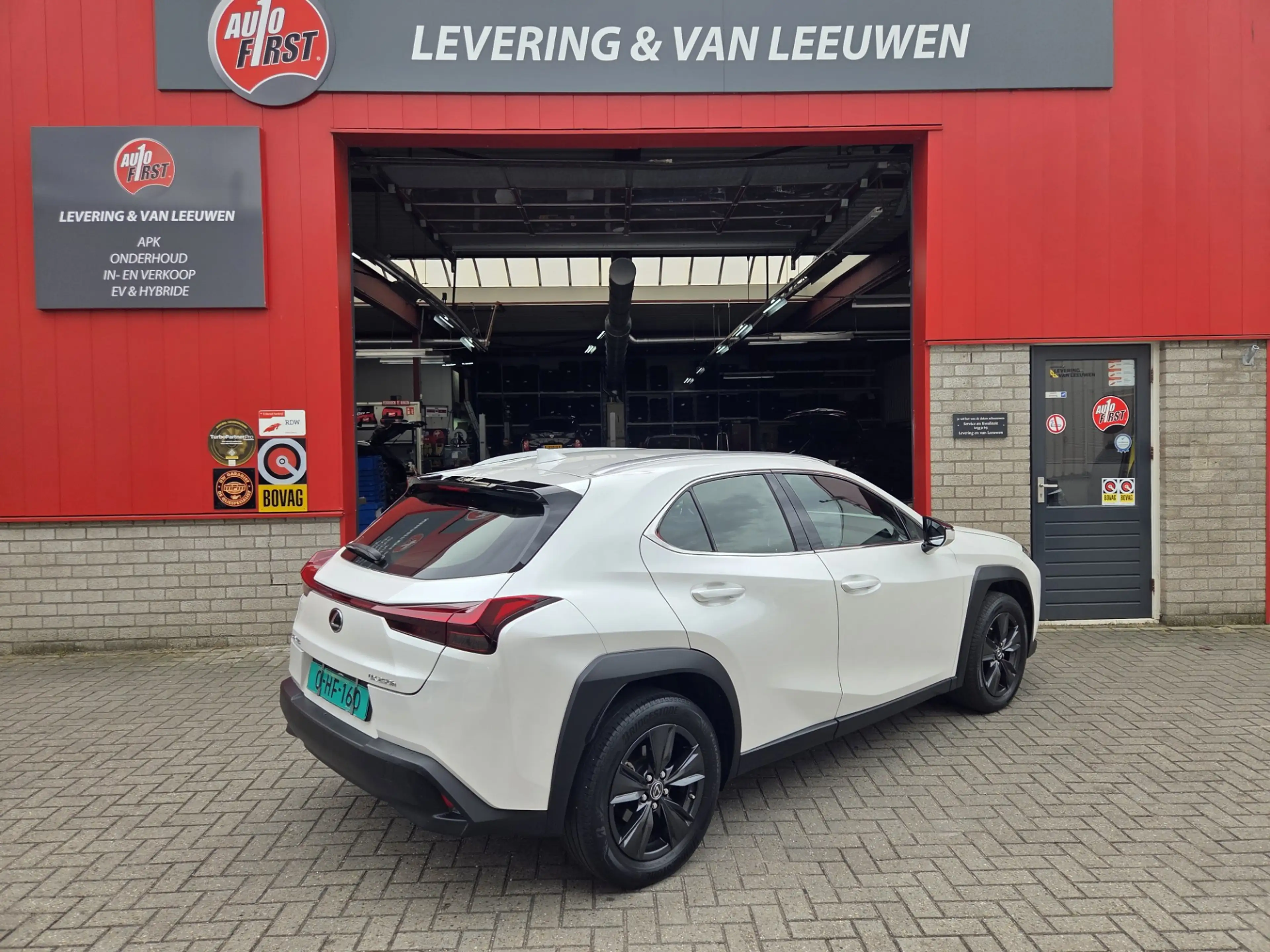 Lexus UX 250h Business Automaat/ Cruise control/ Navigatie/ Acht — photo 3