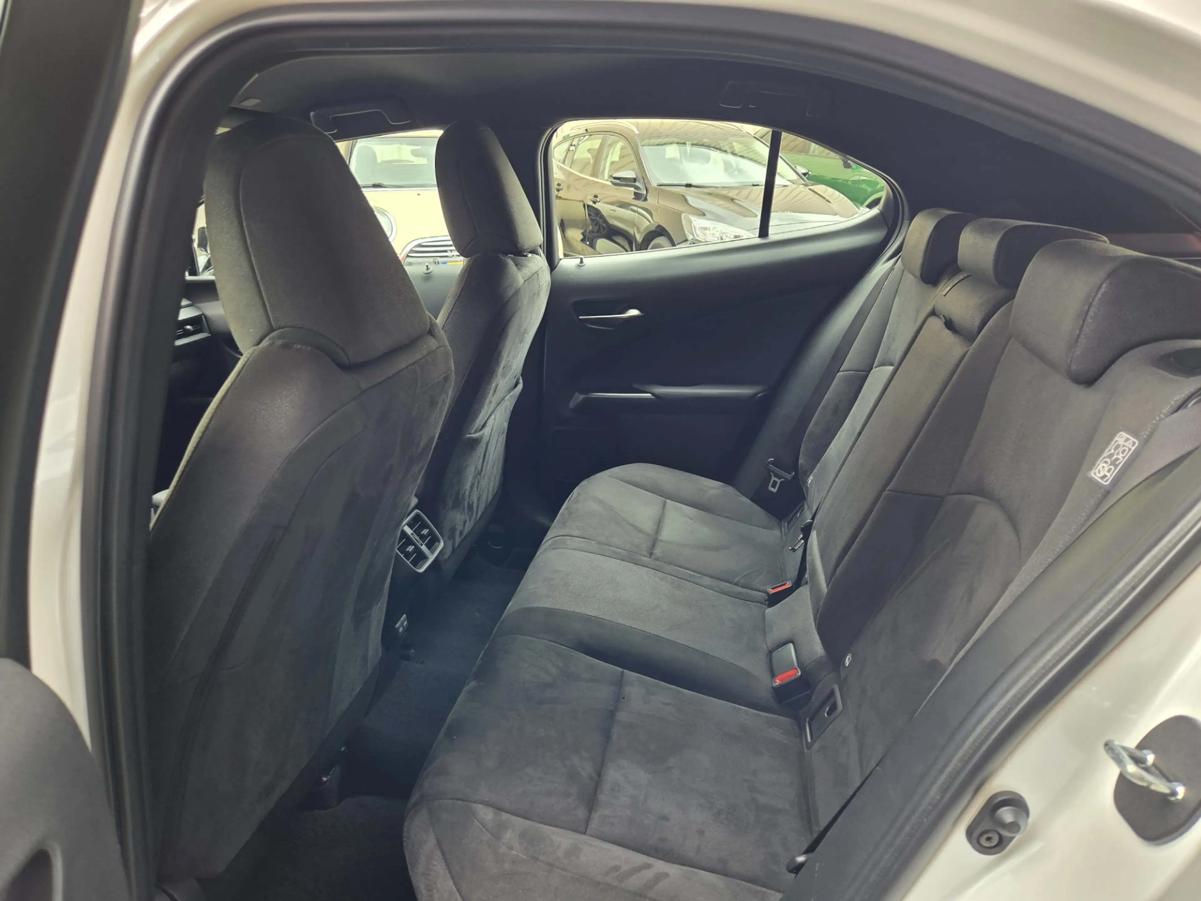 Lexus UX 250h Business Automaat/ Cruise control/ Navigatie/ Acht — photo 9