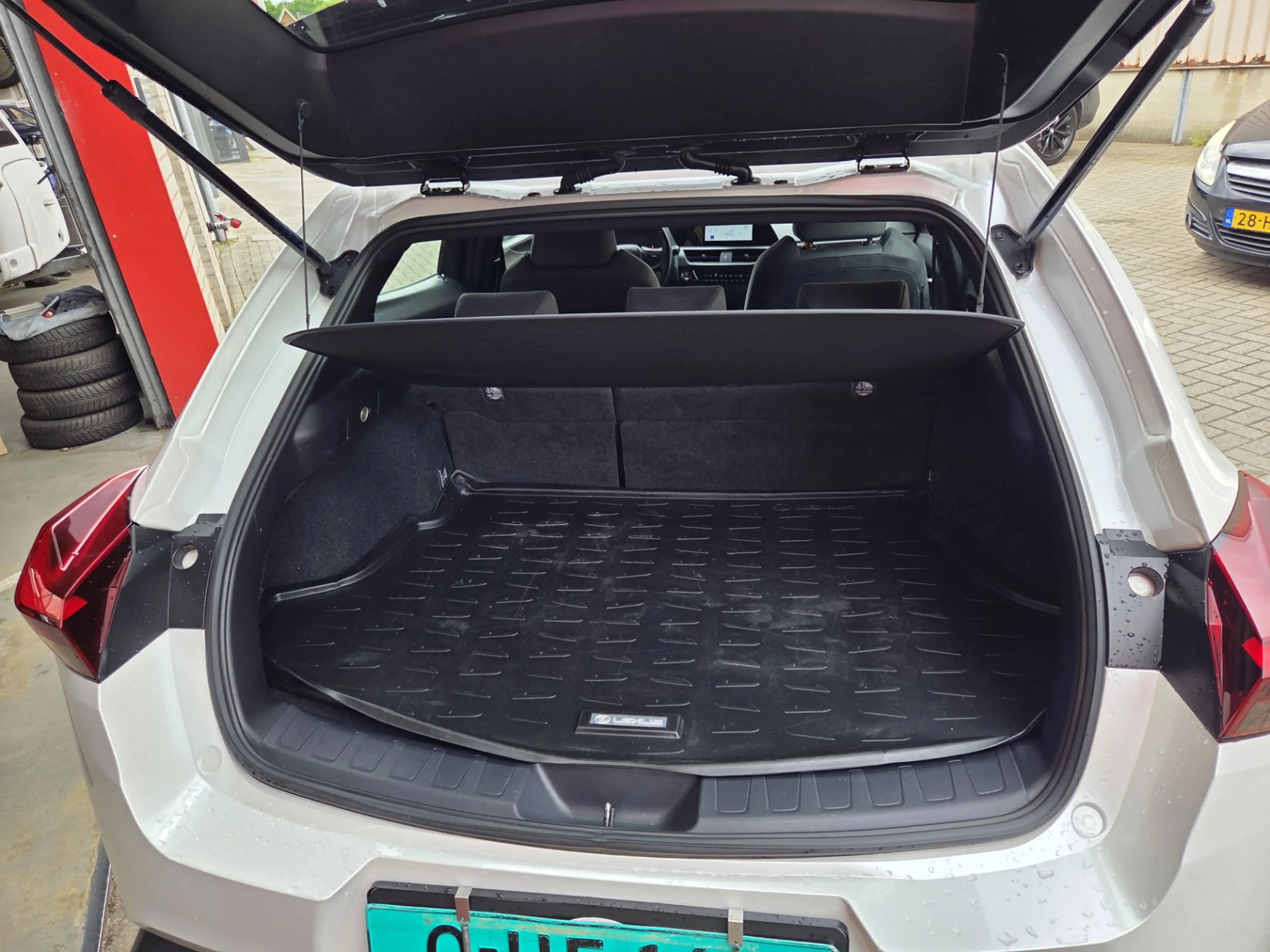 Lexus UX 250h Business Automaat/ Cruise control/ Navigatie/ Acht — photo 6