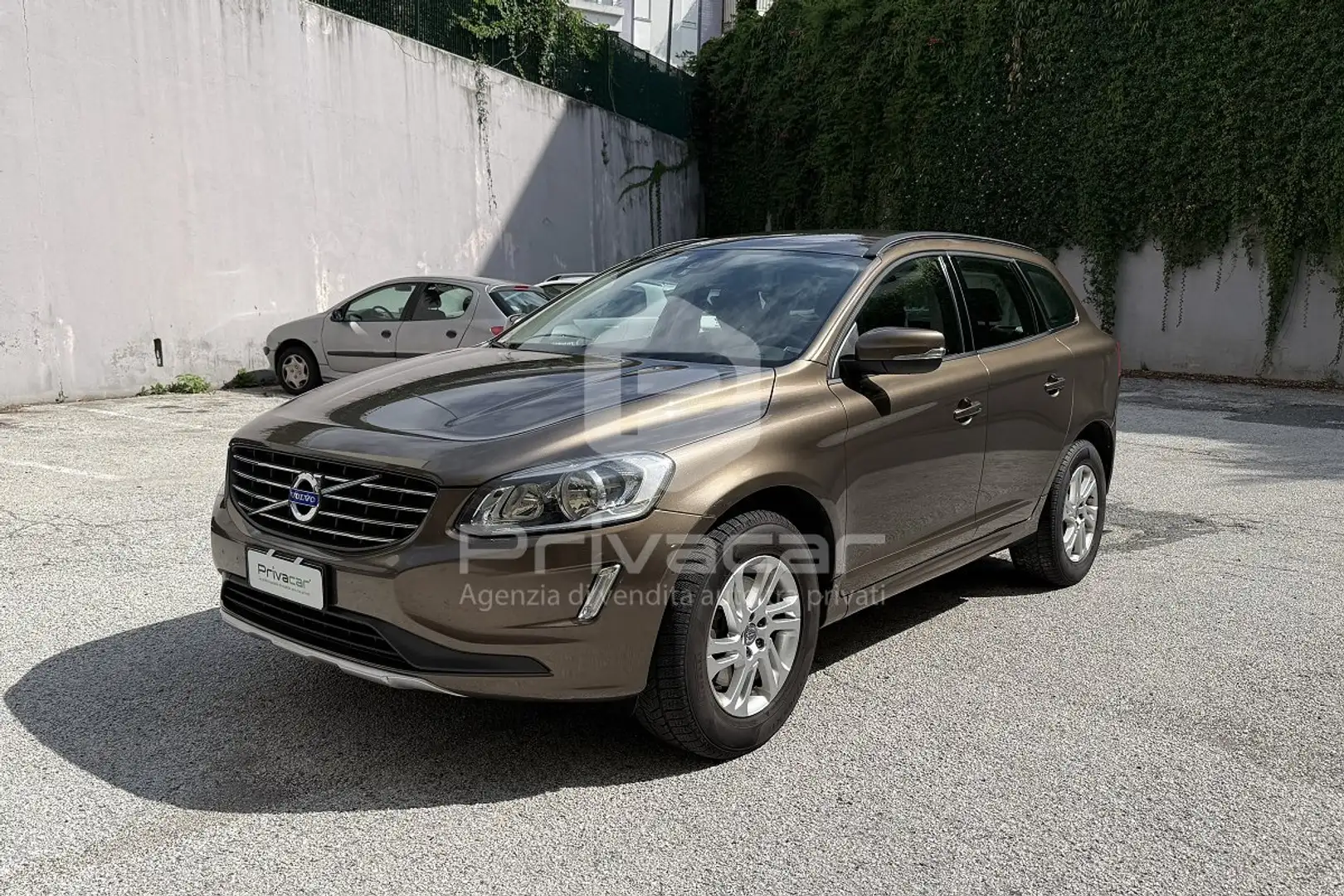 Volvo XC60 XC60 D4 AWD Geartronic Momentum Yellow - 1