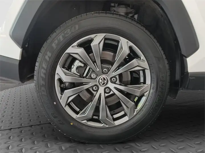 Toyota RAV4 2024, foto 16