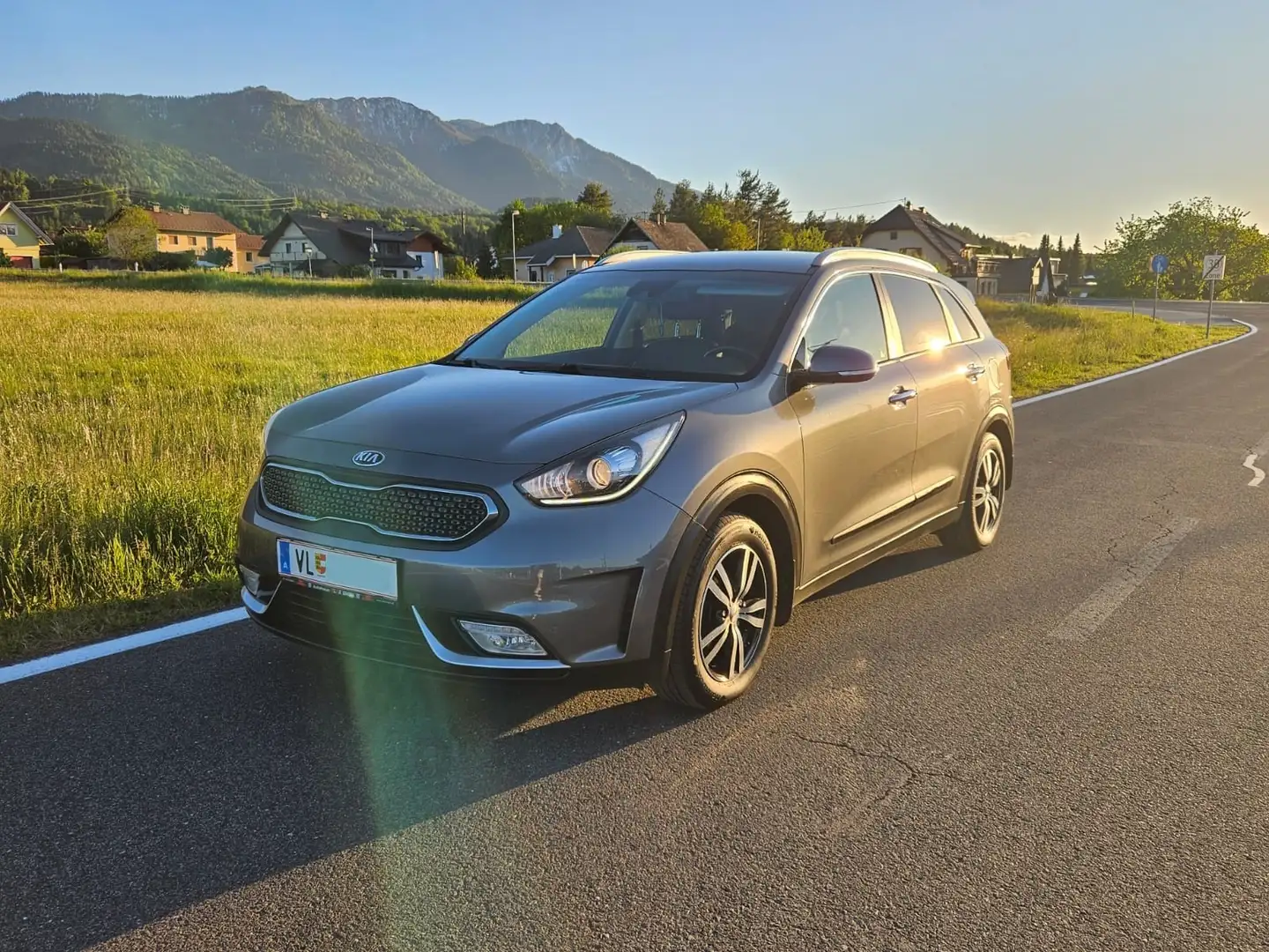 Kia Niro 1,6 GDI Hybrid Gold DCT Grau - 1