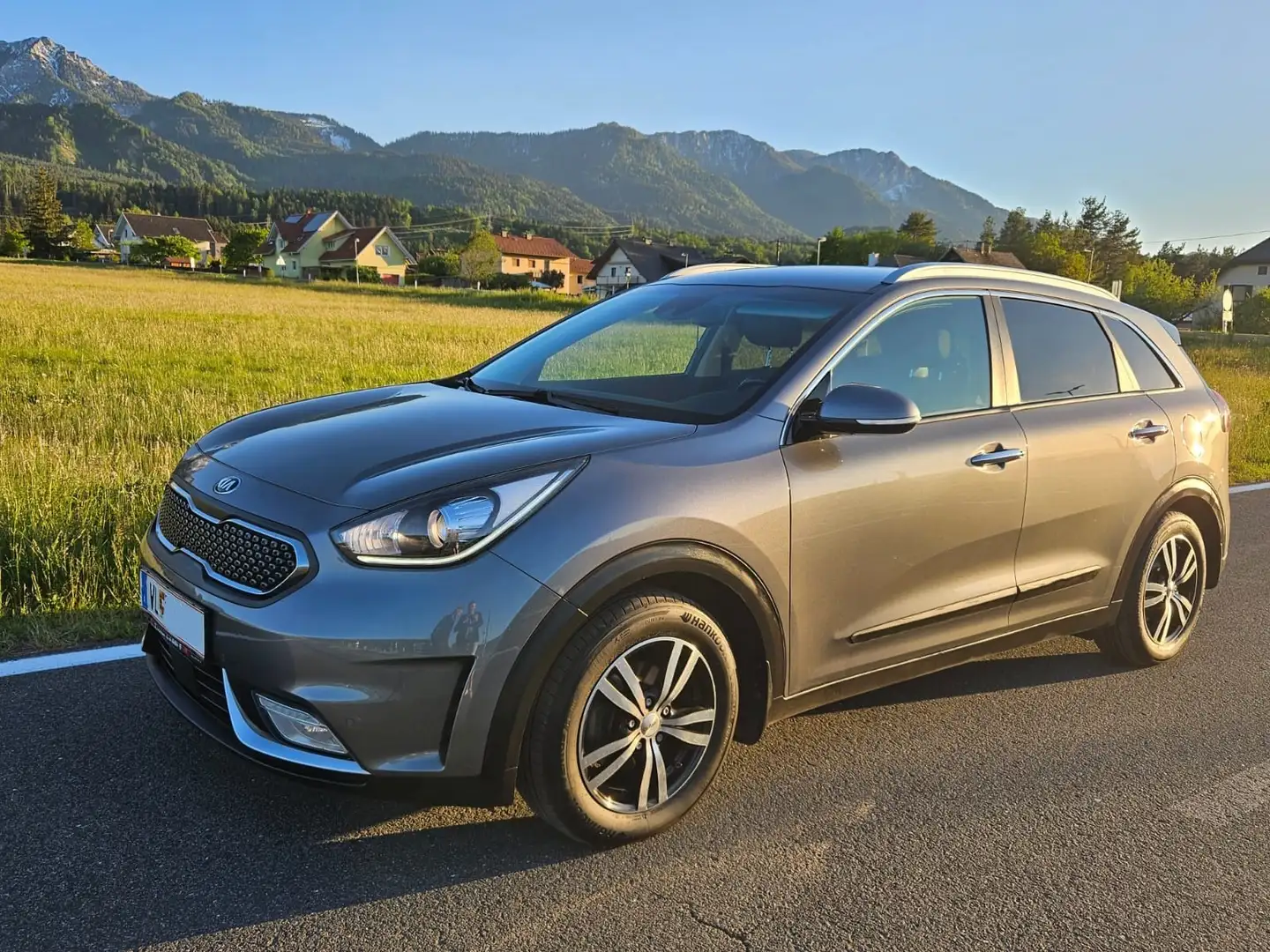 Kia Niro 1,6 GDI Hybrid Gold DCT Grau - 2