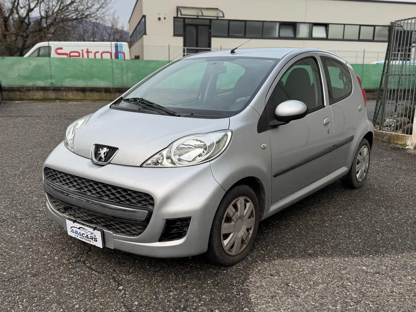 Peugeot 107 1.0 50kW 5P Benz Allure Argento - 1