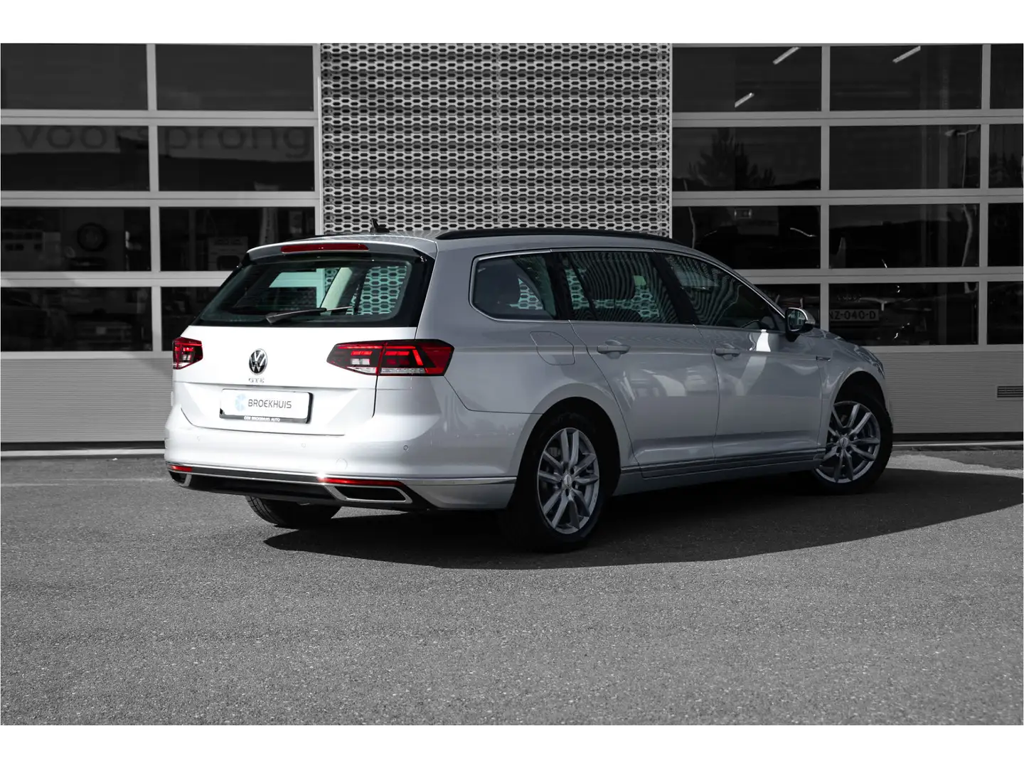Volkswagen Passat Variant 1.4 TSI PHEV GTE 218pk Business | Achteruitrijcame Grijs - 2