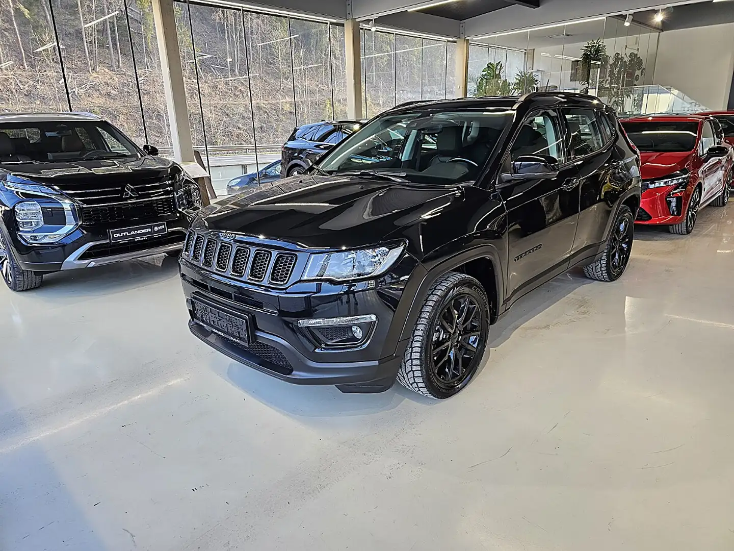 Jeep Compass 1,3 MultiAir Night Eagle T4 FWD 6DDCT Schwarz - 1