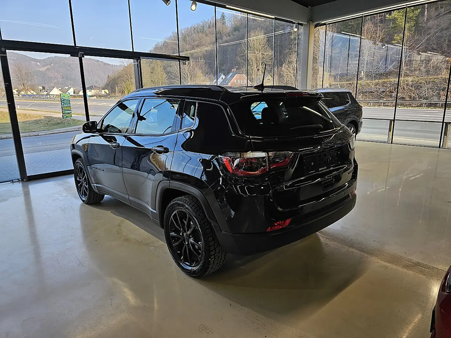 Jeep Compass 1,3 MultiAir Night Eagle T4 FWD 6DDCT Schwarz - 2