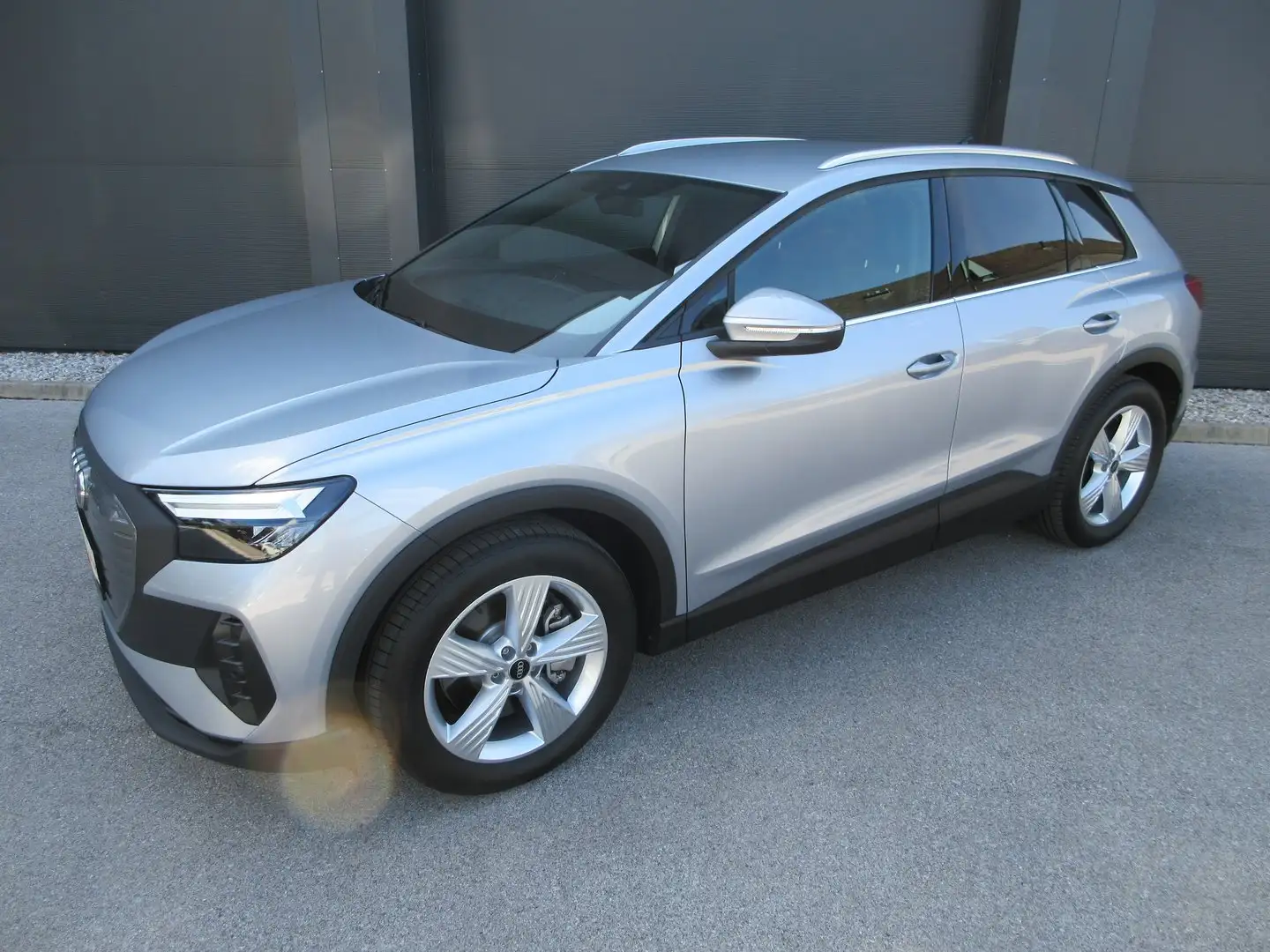 Audi Q4 e-tron Audi Q4 45 e-tron quattro Silber - 2