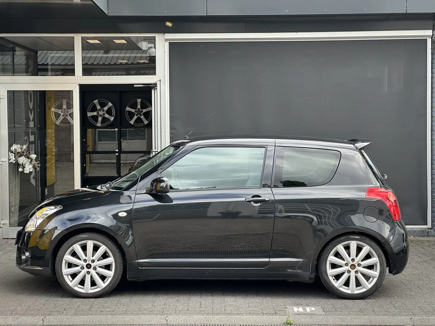 Suzuki Swift 1.6 Sport NAVI / CLIMA / STOELVERWARMING Schwarz - 2