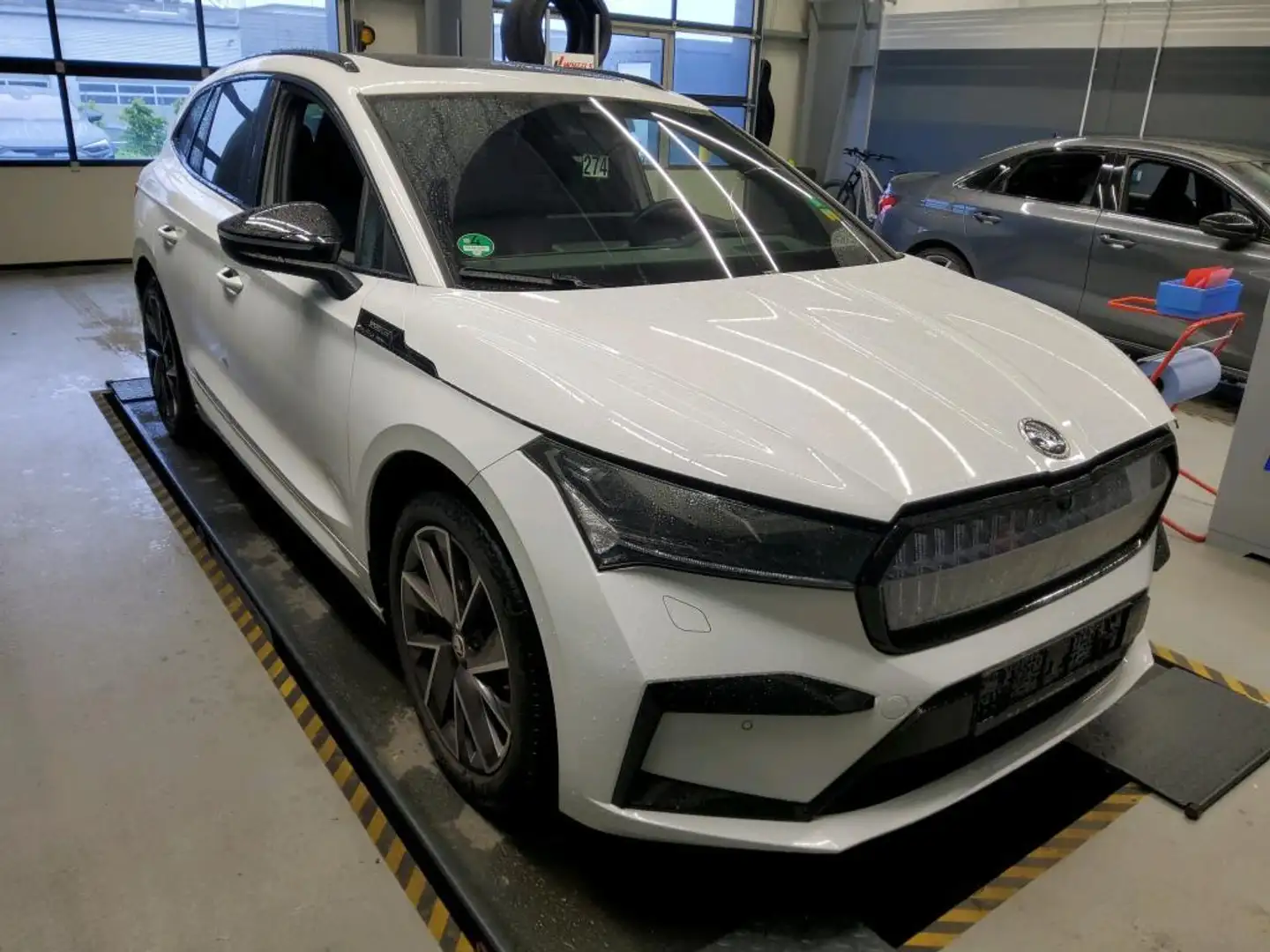 Skoda Enyaq 80 SPORTLINE/20Z./MTRX/ACC/HuD/PANO/WÄRMEP Weiß - 1