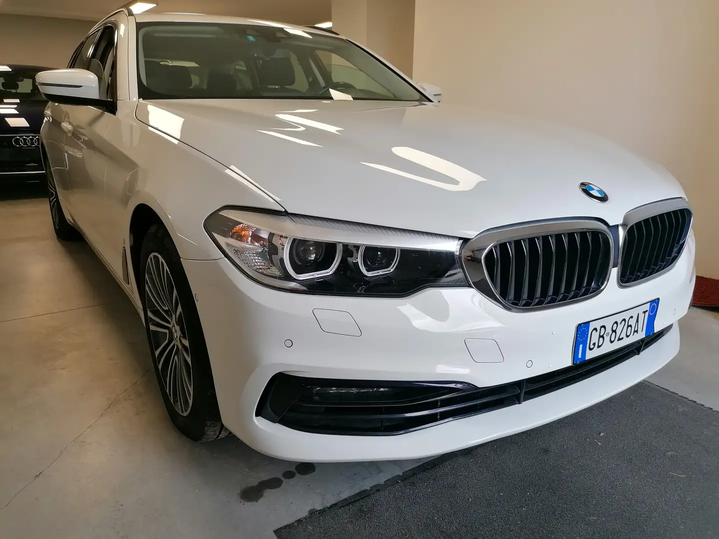 BMW 520 520d Touring xdrive Sport auto Wit - 1