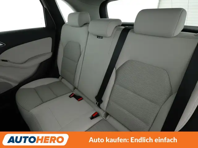 Mercedes-Benz B-Class view 14