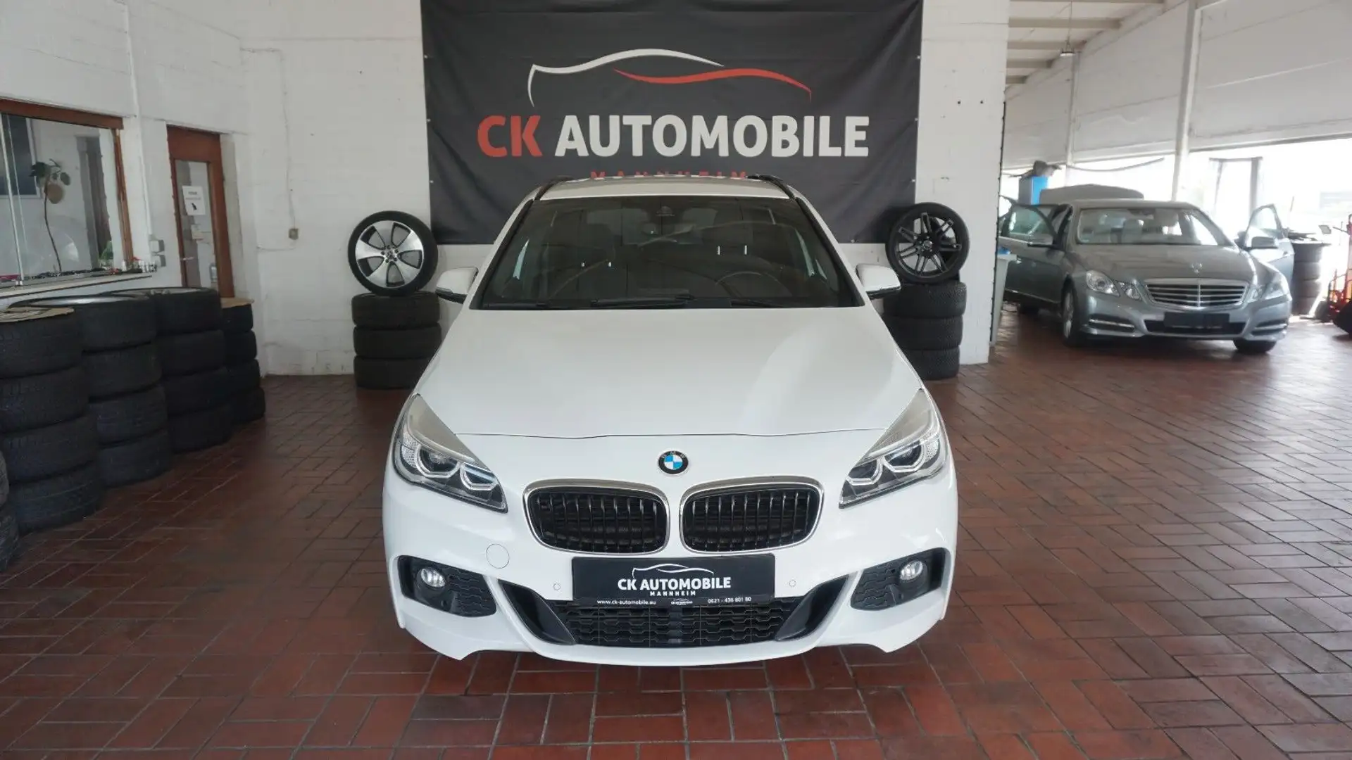 BMW 220 d xDrive Acti.TourerNAVI LED AHK M-SPORT!!! Weiß - 1