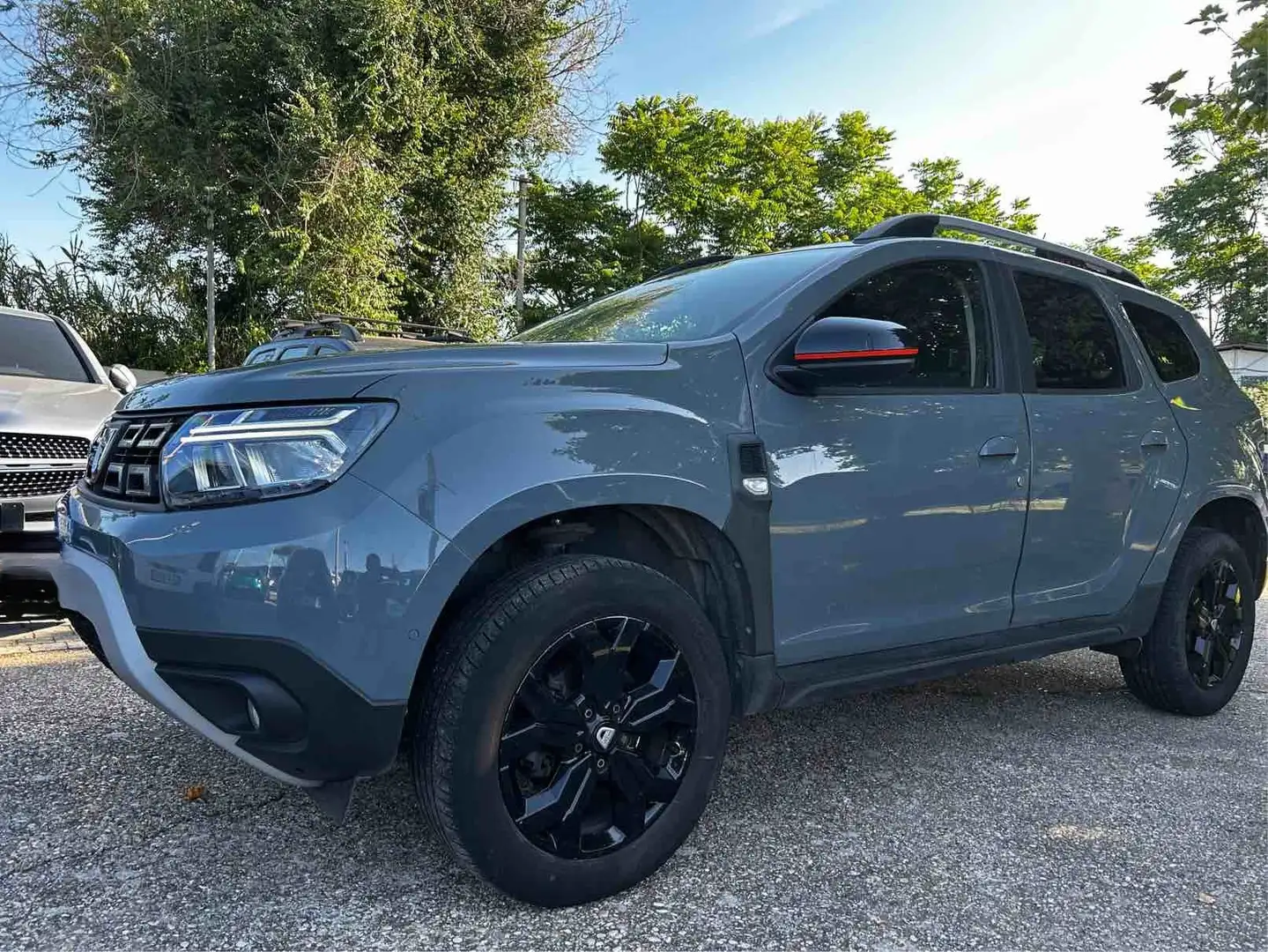 Dacia Duster Duster 1.0 tce SL Extreme Gpl 4x2 100cv Grijs - 2