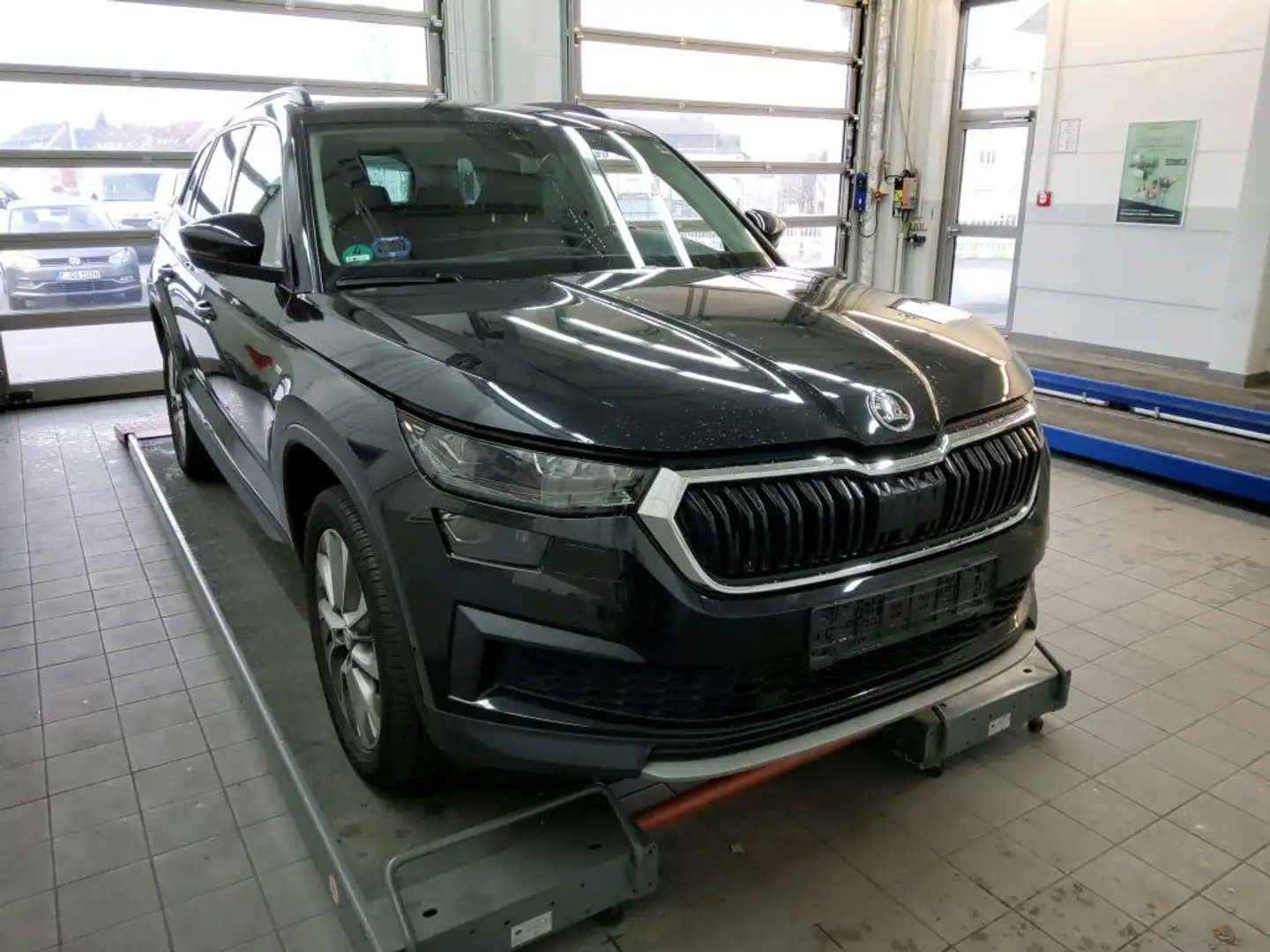 Skoda Kodiaq 2.0 TDI DSG Clever AHK*SHZ*NAVI*VIRTUAL Schwarz - 2