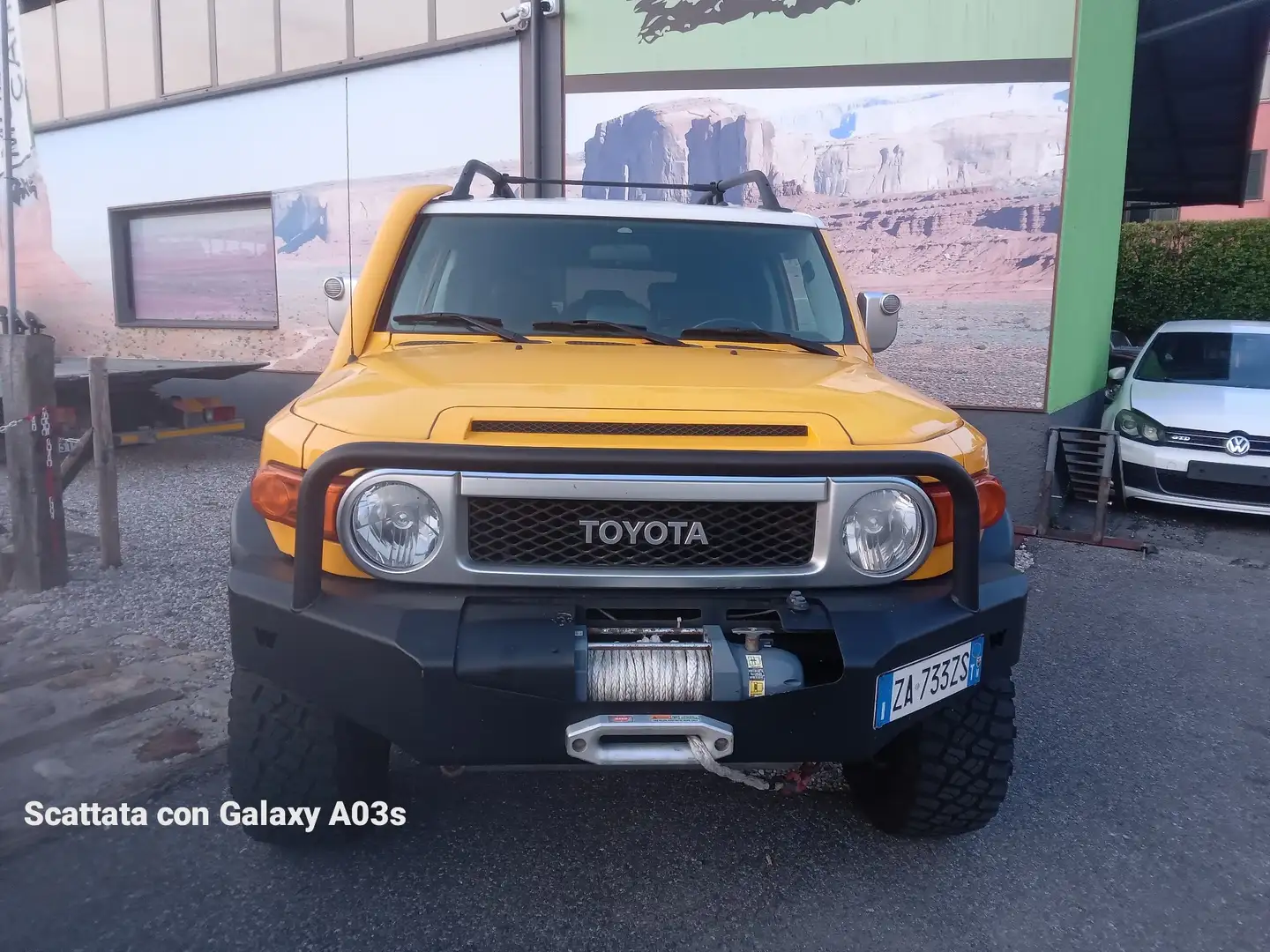 Toyota FJ Cruiser Yellow - 1