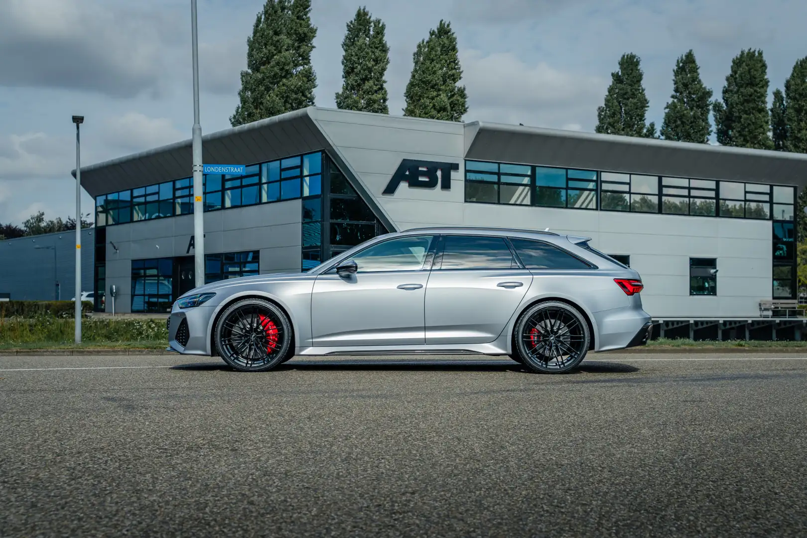 Audi RS6 Avant 4.0 TFSI ABT ABT HR22 Glossy Black | Audi Ex Grijs - 2
