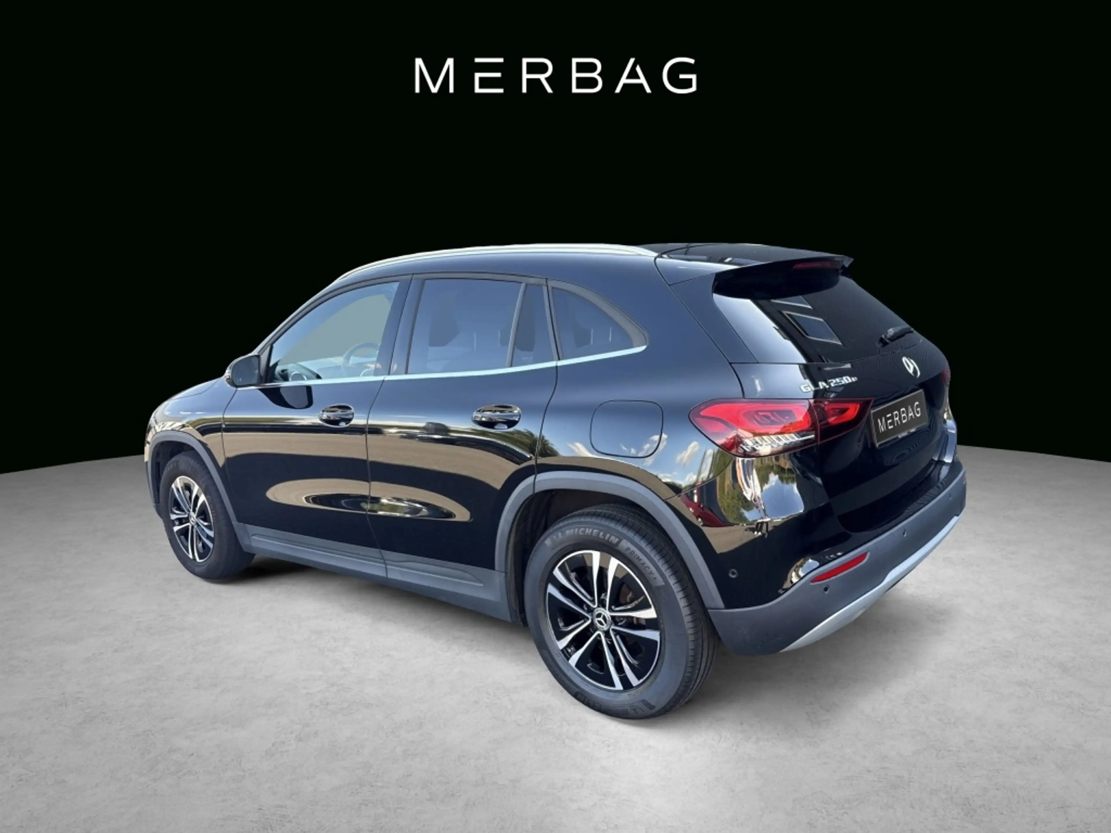 Mercedes-Benz GLA 250 e STYLE BEAM DISTRONIC PANO — photo 5