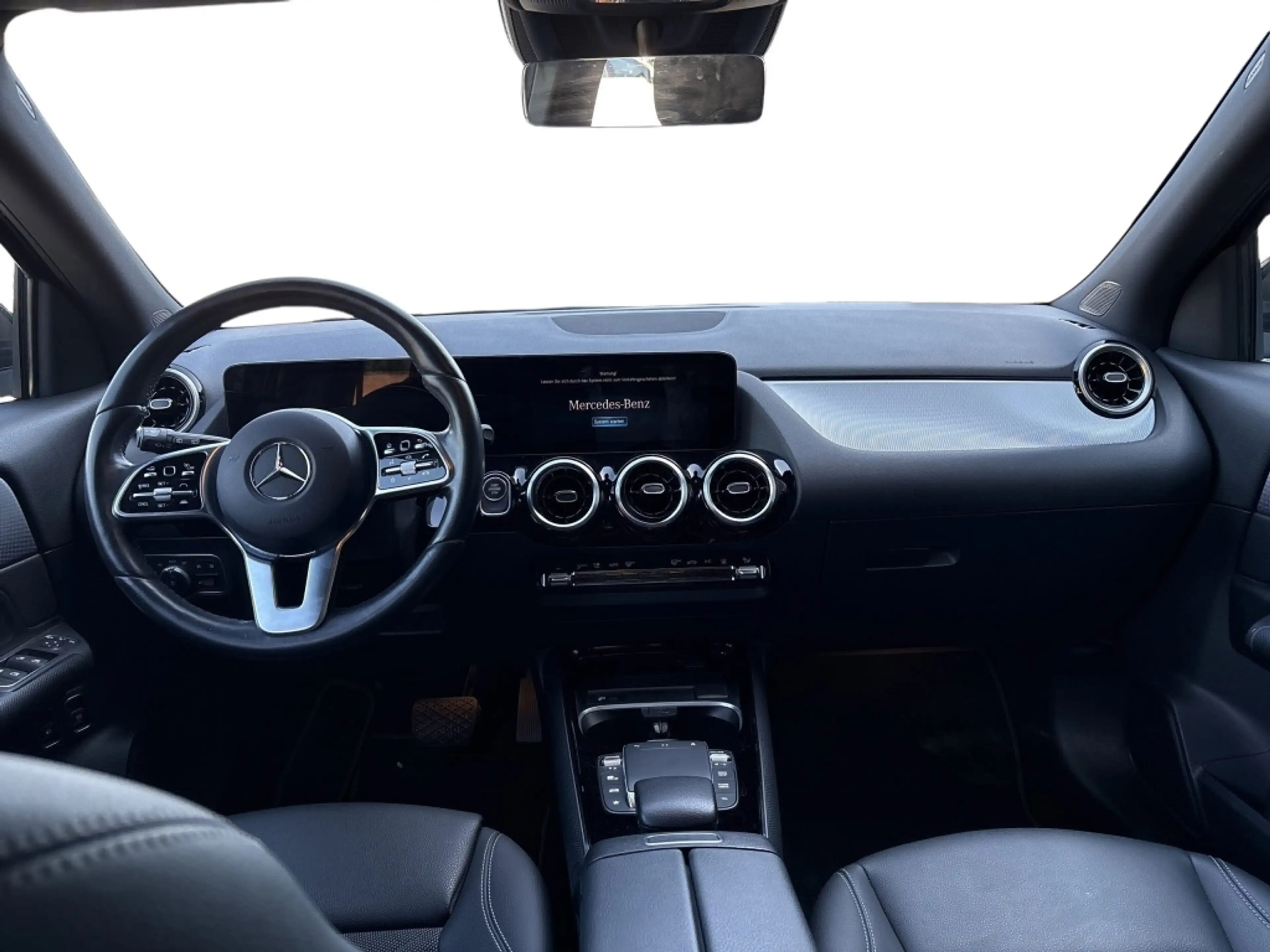 Mercedes-Benz GLA 250 e STYLE BEAM DISTRONIC PANO — photo 8
