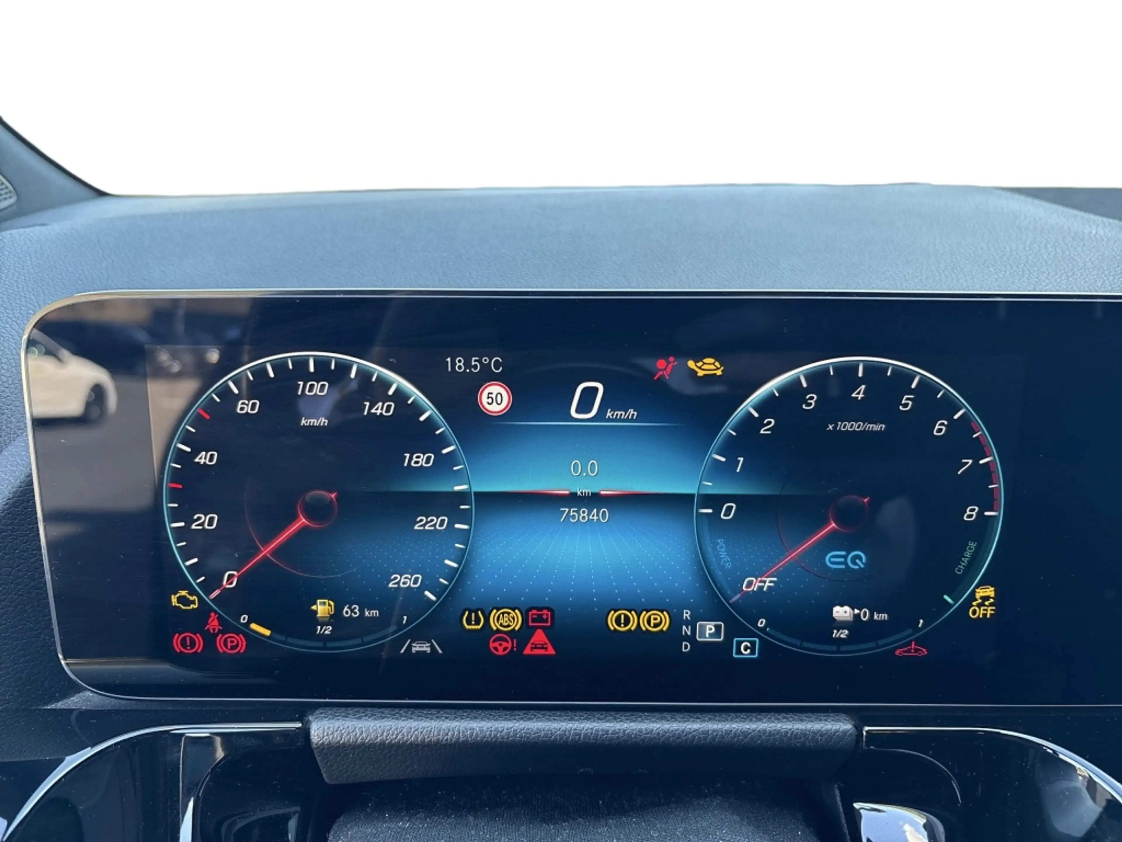 Mercedes-Benz GLA 250 e STYLE BEAM DISTRONIC PANO — photo 10