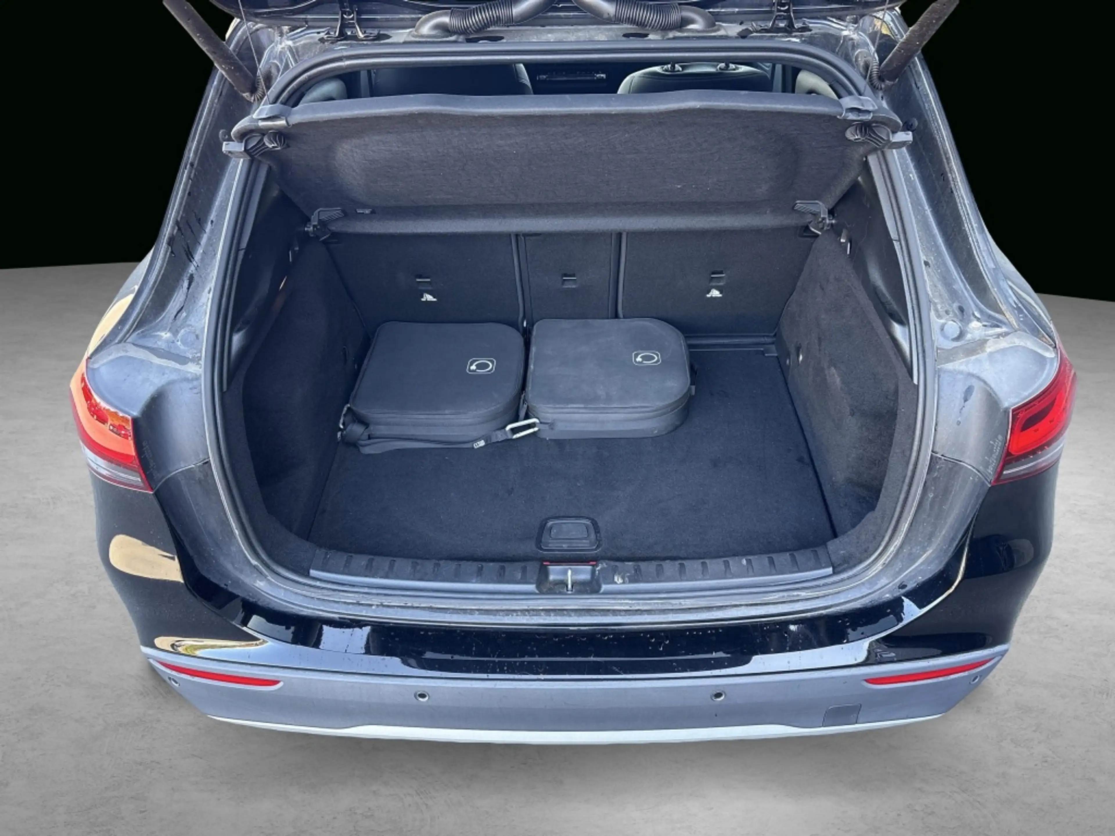 Mercedes-Benz GLA 250 e STYLE BEAM DISTRONIC PANO — photo 7