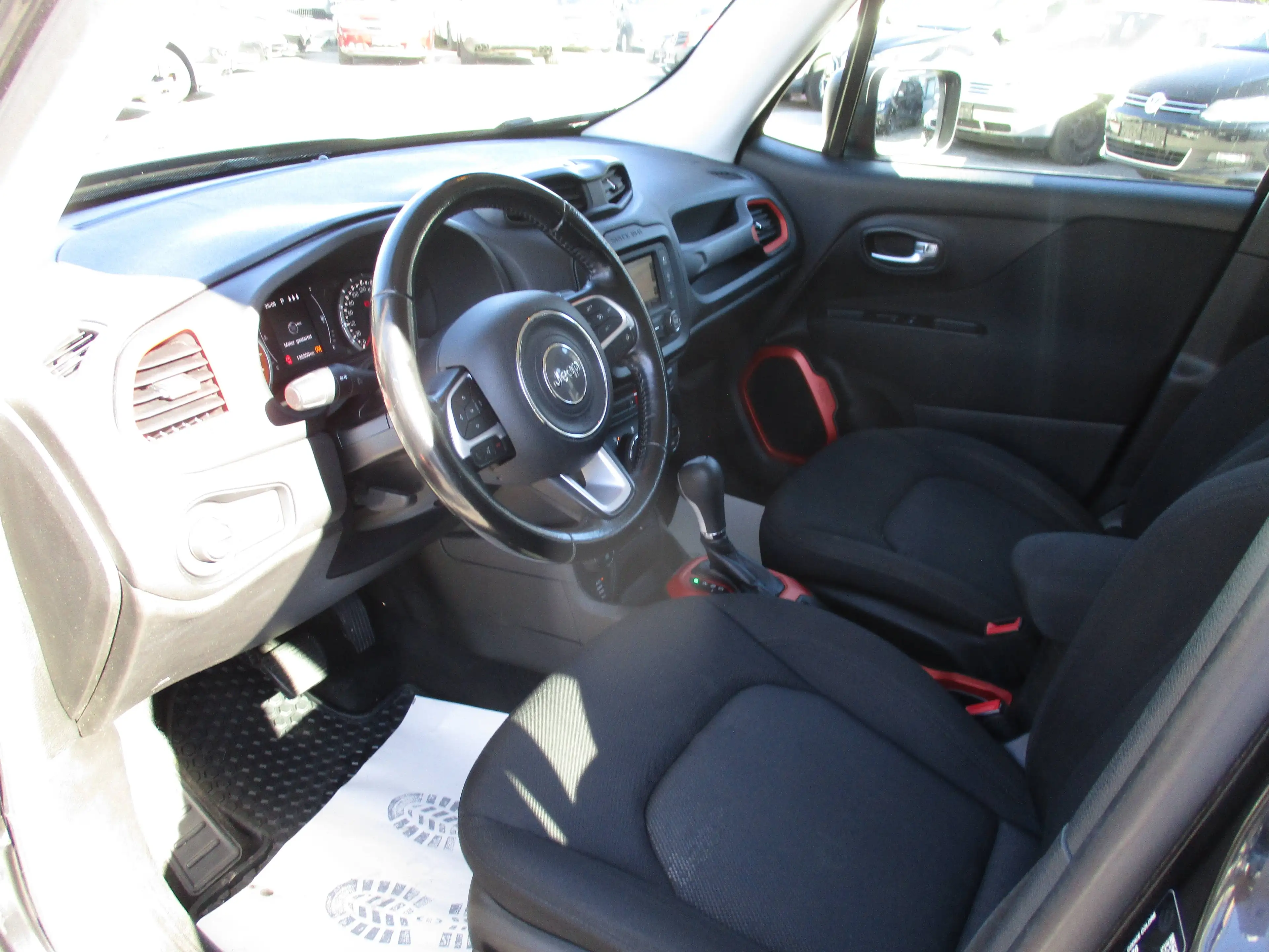 Jeep Renegade Upland 4WD — photo 8