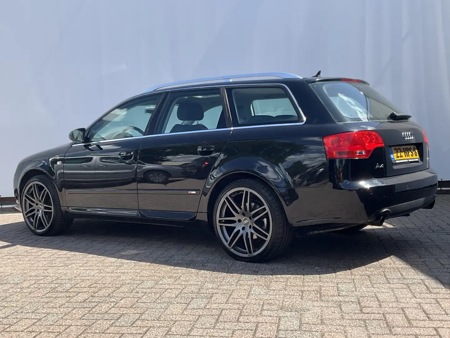 Audi A4 Avant 3.2 FSI Quattro S-Line Automaat Pano Bose St Zwart - 2