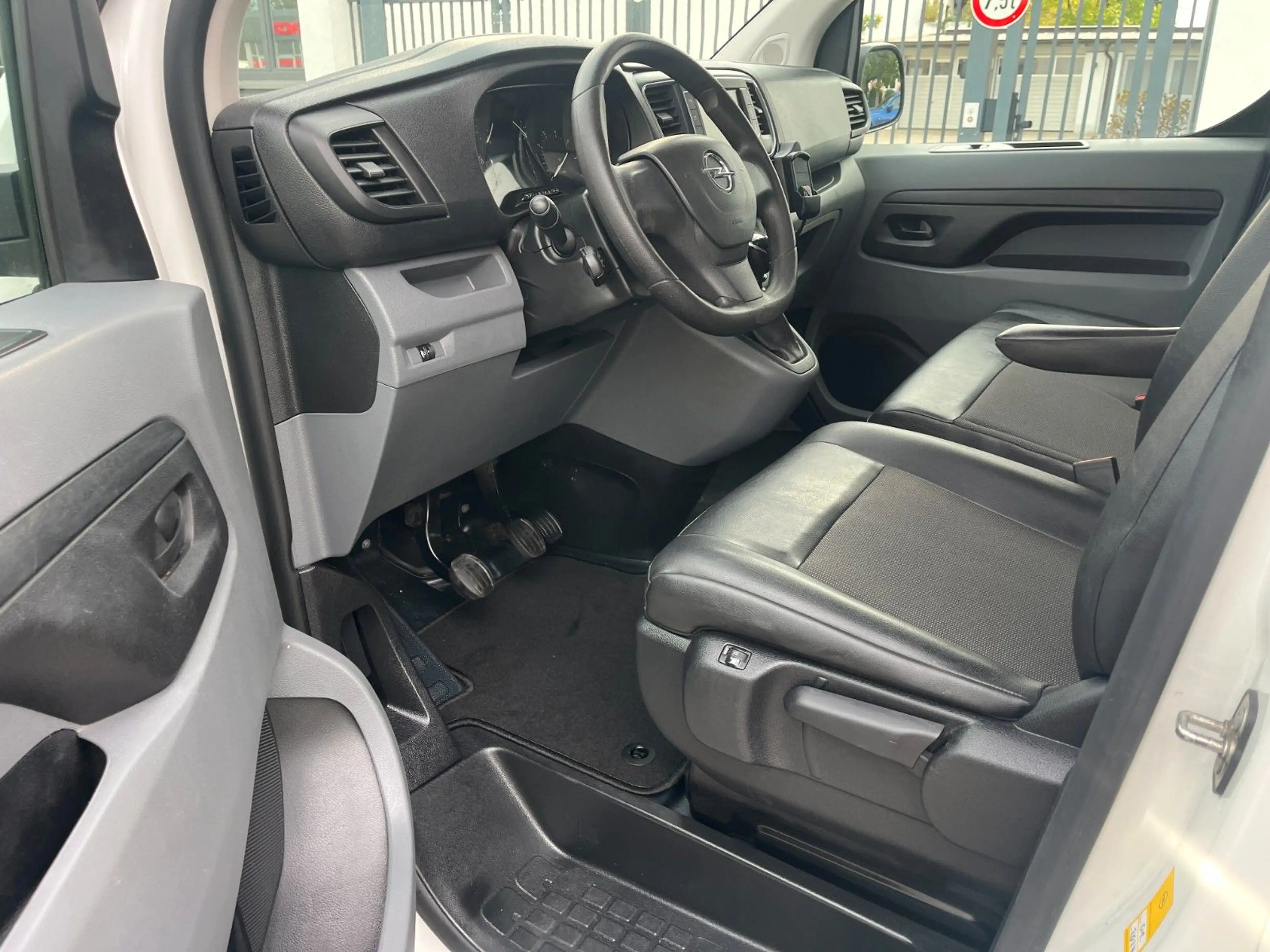 Opel Vivaro Kasten M (L2) Kombi  KAMERA/KEYLESS/AHK — photo 11