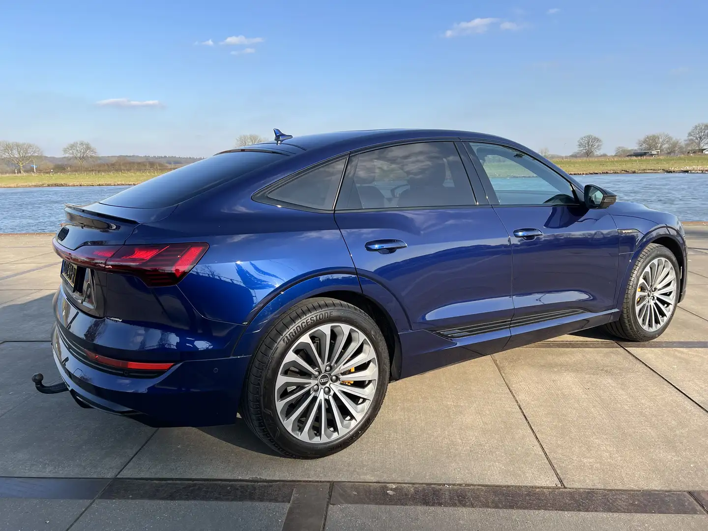 Audi e-tron quattro S edition sportback Синій - 2