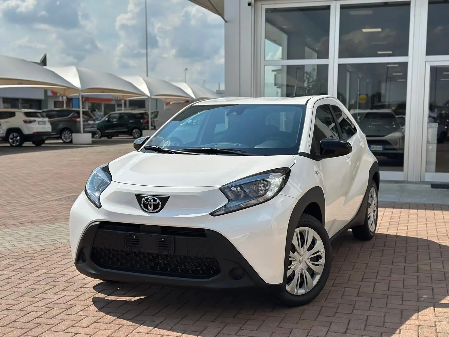 Toyota Aygo X 1.0 Active 72cv Bianco - 1
