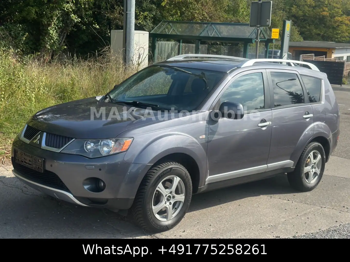 Mitsubishi Outlander 2.2 DI-D Instyle 4x4 Navi,Kam,7 Sitzer Grau - 1
