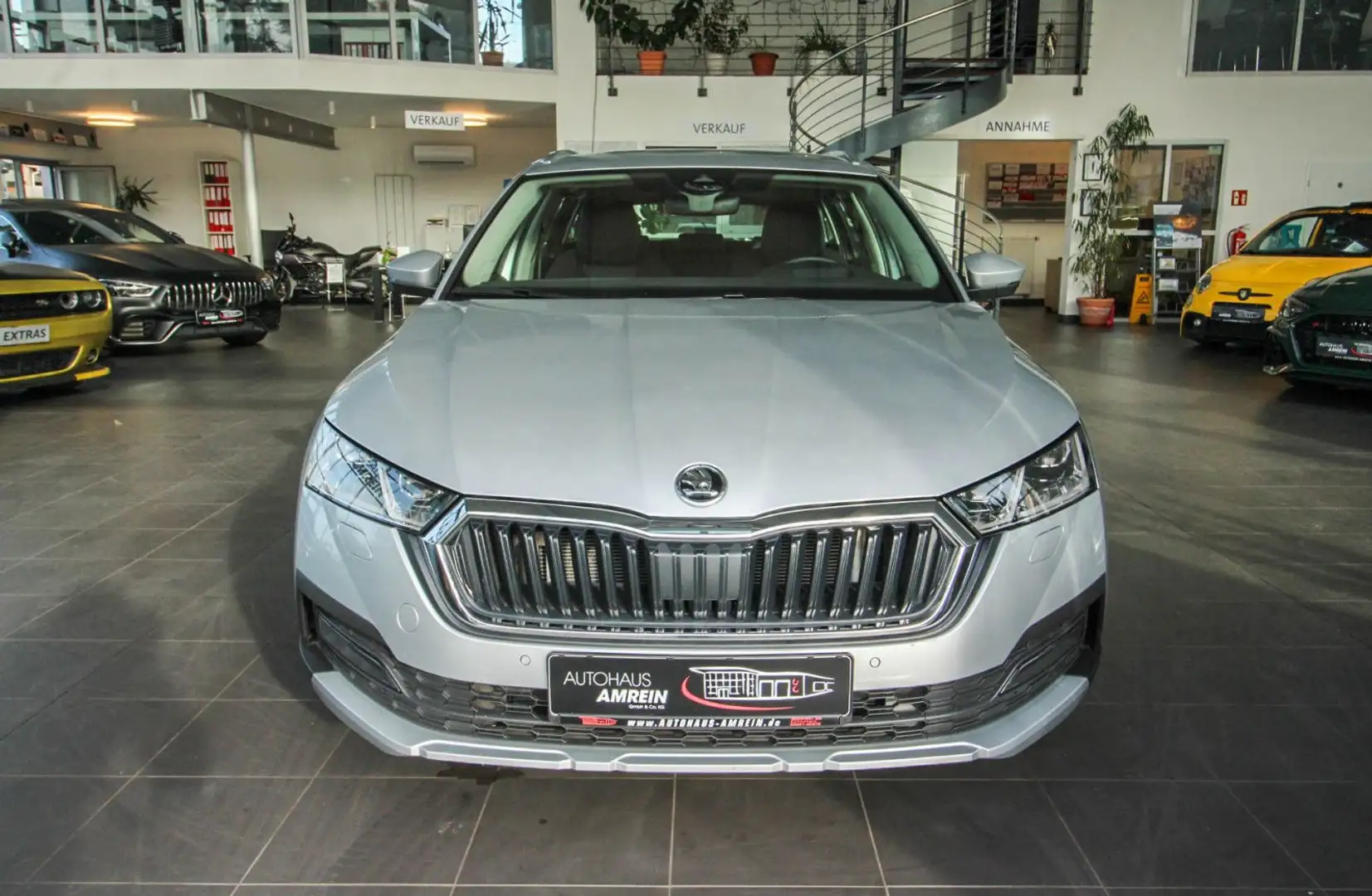 Skoda Octavia Combi Scout 4x4/Matrix/ACC/Massage/AHK/ Zilver - 2