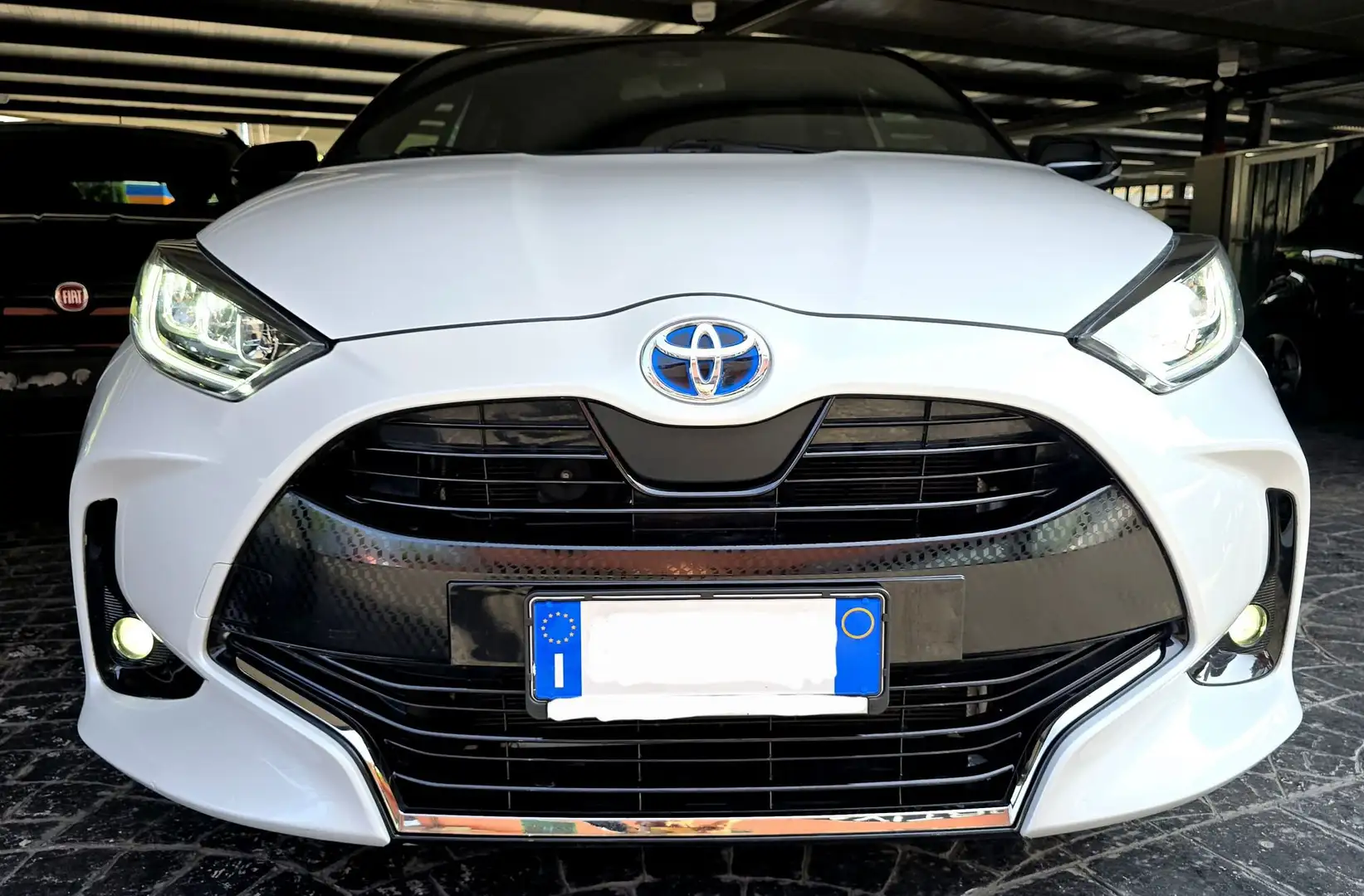 Toyota Yaris HYBRID FULL OPTIONAL! Blanc - 2