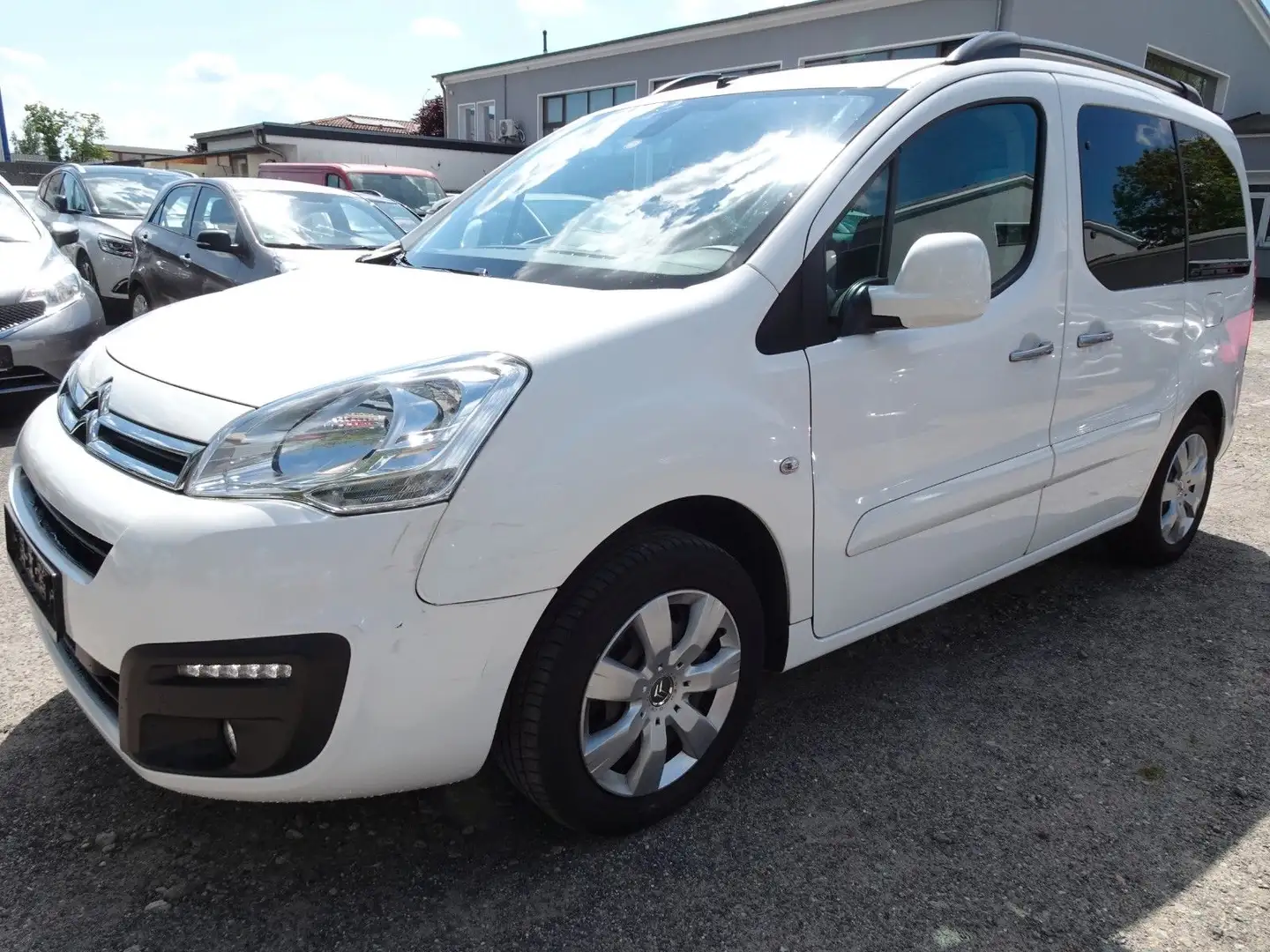 Citroen Berlingo Selection 1.2, 81kW, KLIMATR-PDC-TEMPOM Bílá - 1