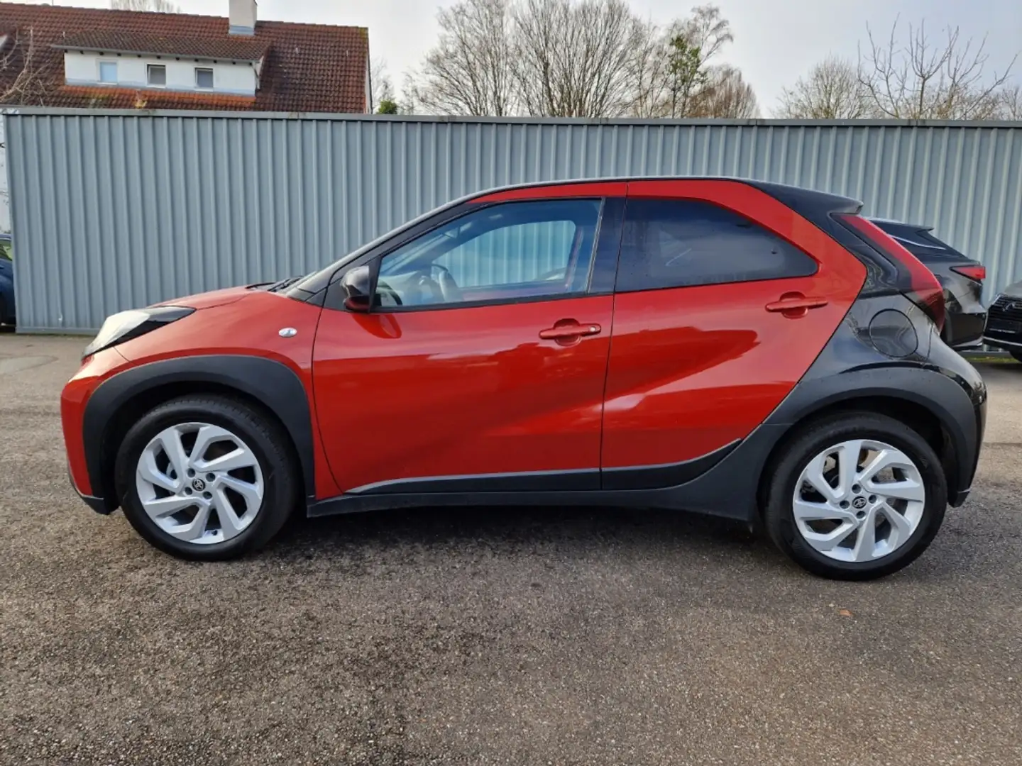 Toyota Aygo X Pulse Apple CarPlay Android Auto Musikstreaming DA Rot - 2