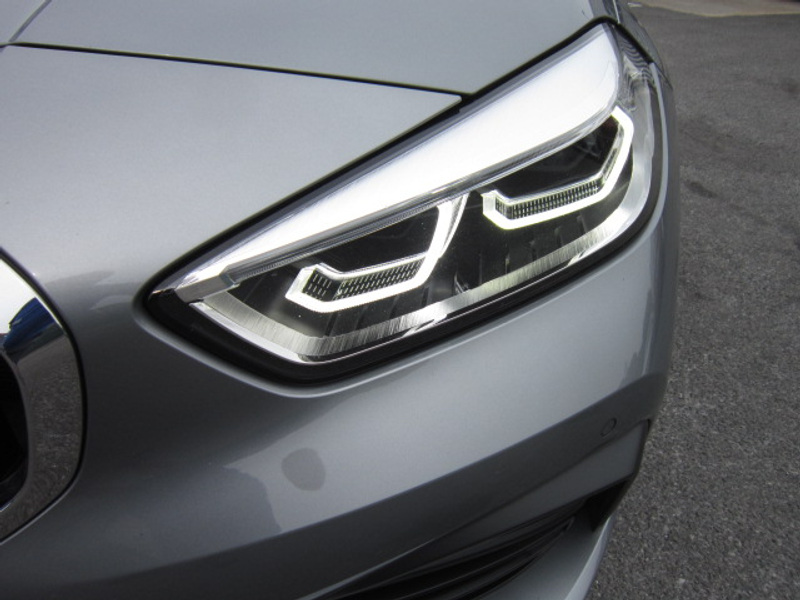 BMW 118 iA PROF NAVI + VIRTUAL DASHBOARD + CARPLAY + DAB — photo 4