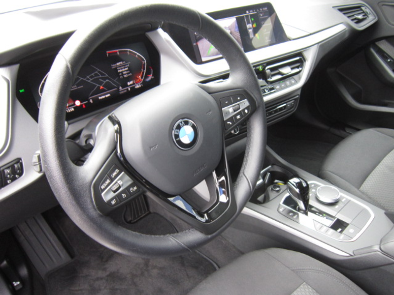 BMW 118 iA PROF NAVI + VIRTUAL DASHBOARD + CARPLAY + DAB — photo 12