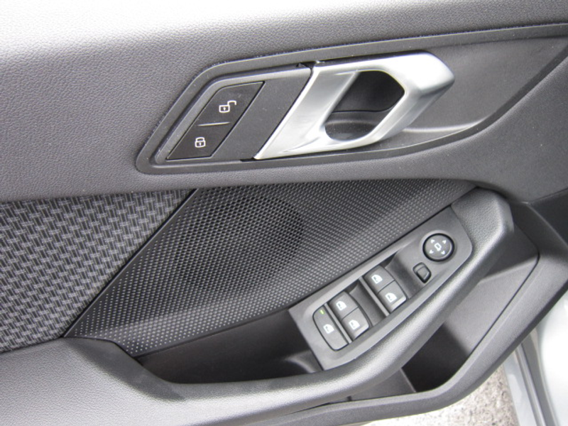 BMW 118 iA PROF NAVI + VIRTUAL DASHBOARD + CARPLAY + DAB — photo 10
