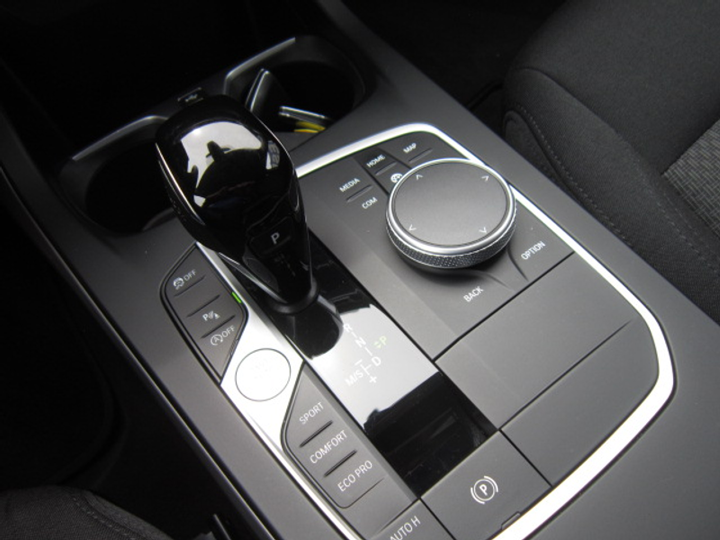 BMW 118 iA PROF NAVI + VIRTUAL DASHBOARD + CARPLAY + DAB — photo 17