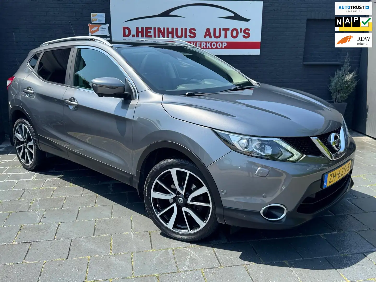 Nissan Qashqai 1.2 Connect Edition PANO CAMERA KLIMA 19" Gris - 1