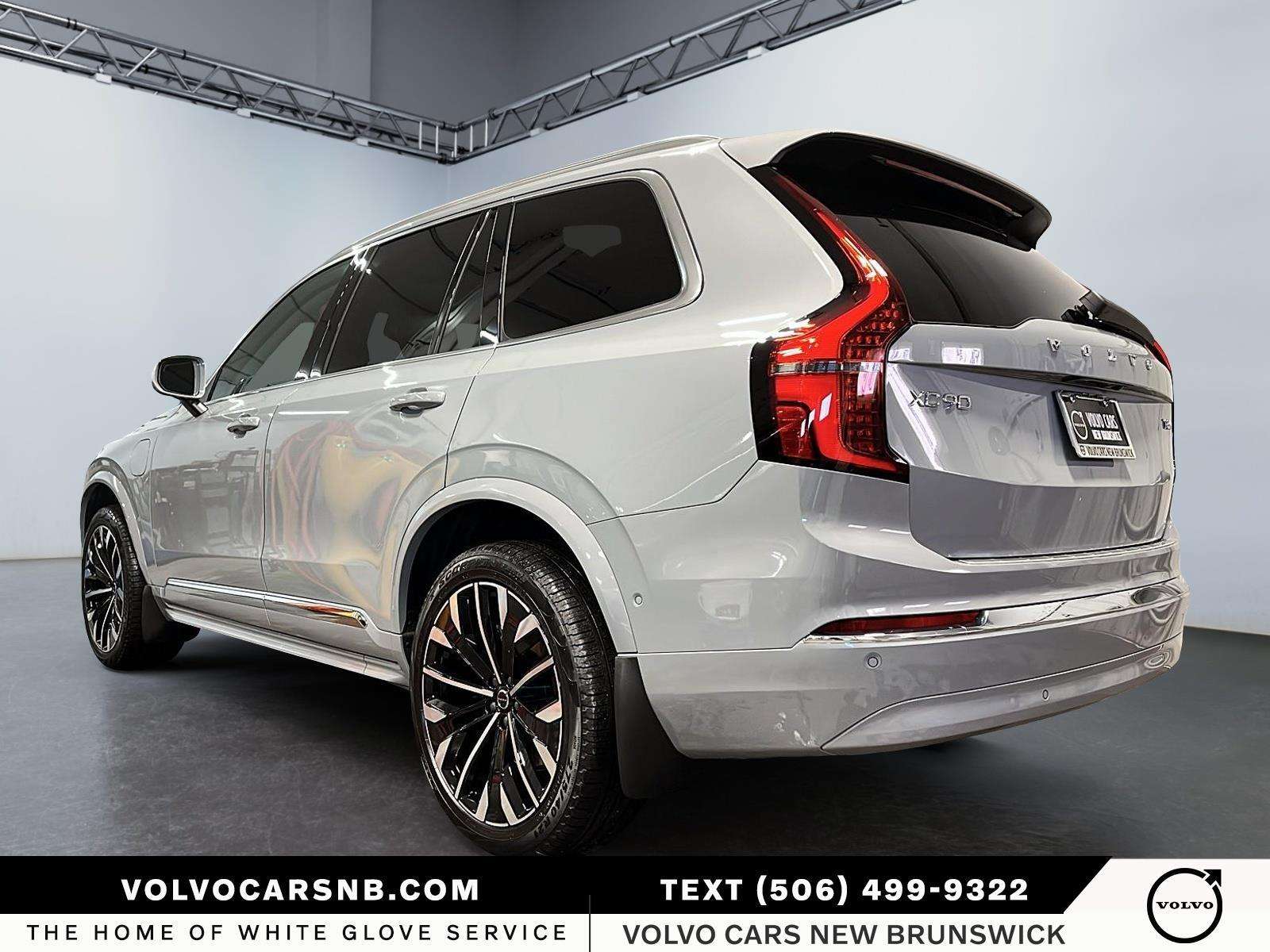 2026 Volvo XC90 T8 Plus Bright Theme alt 4