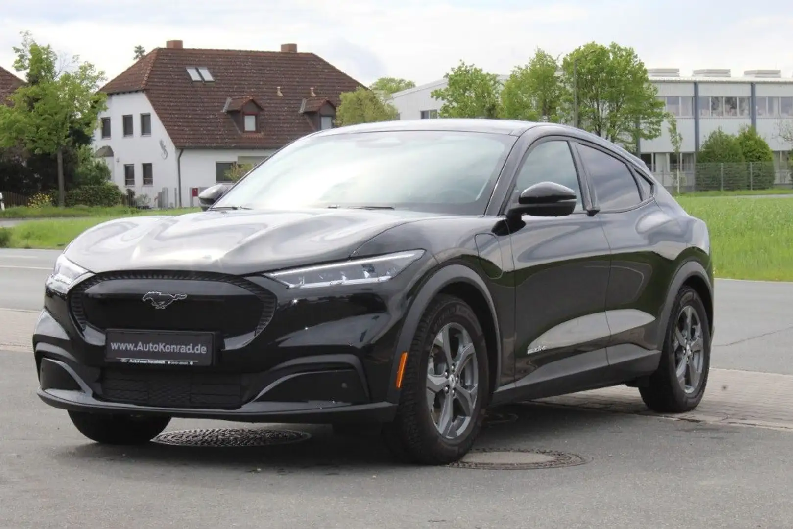 Ford Mustang Mach-E GARANTIE*SYNC4*COPILOT360°*NAVI*RFK*FORDPASSCONNEC Noir - 1