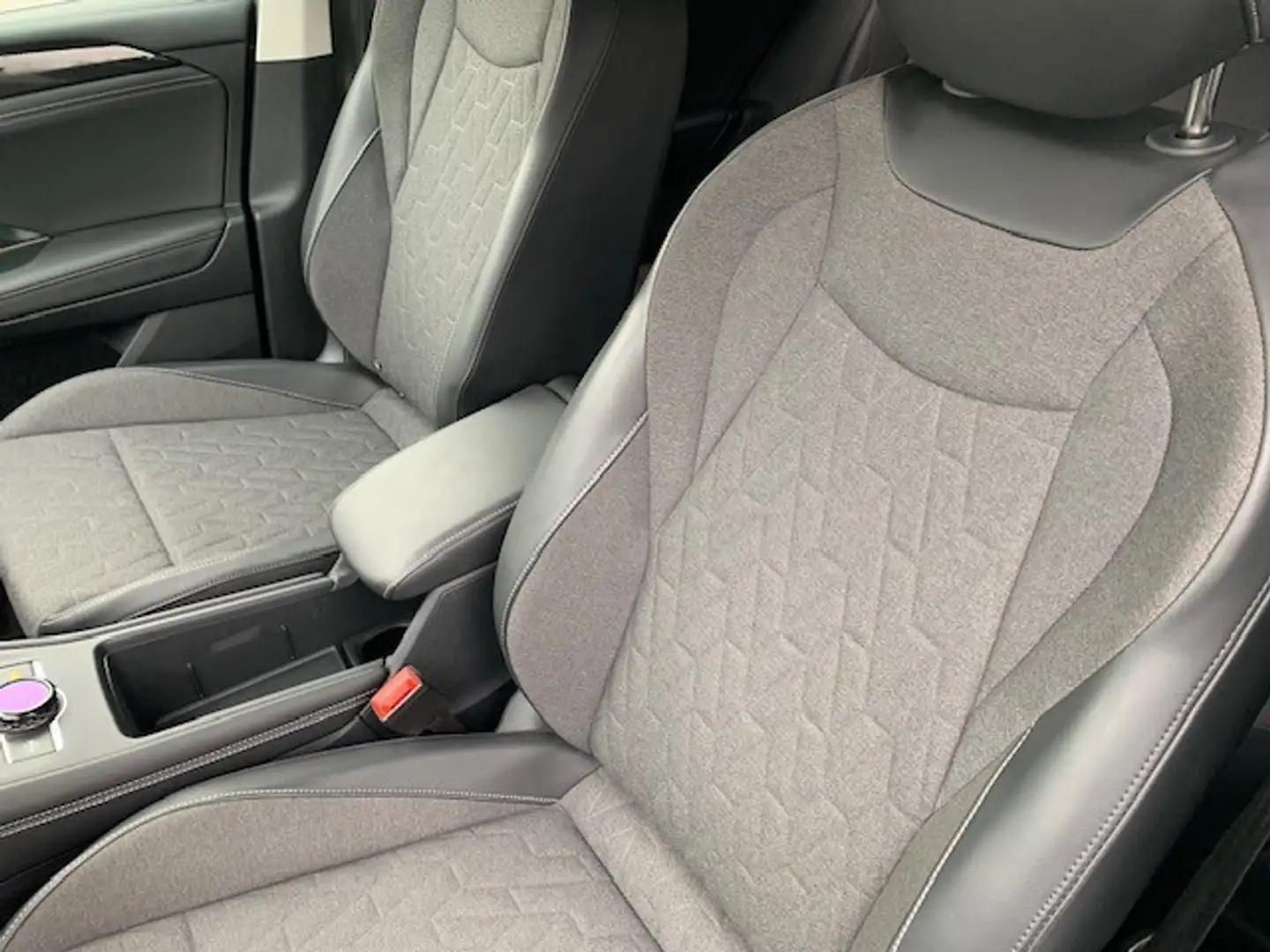 Volkswagen Tiguan LIFE 2.0TDI 150CV DSG7 Gris - 2